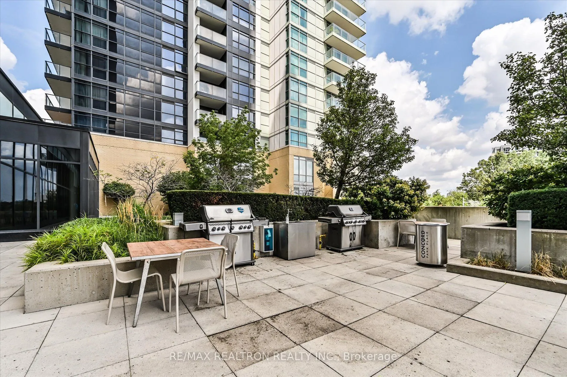 15 Singer Court, #1110