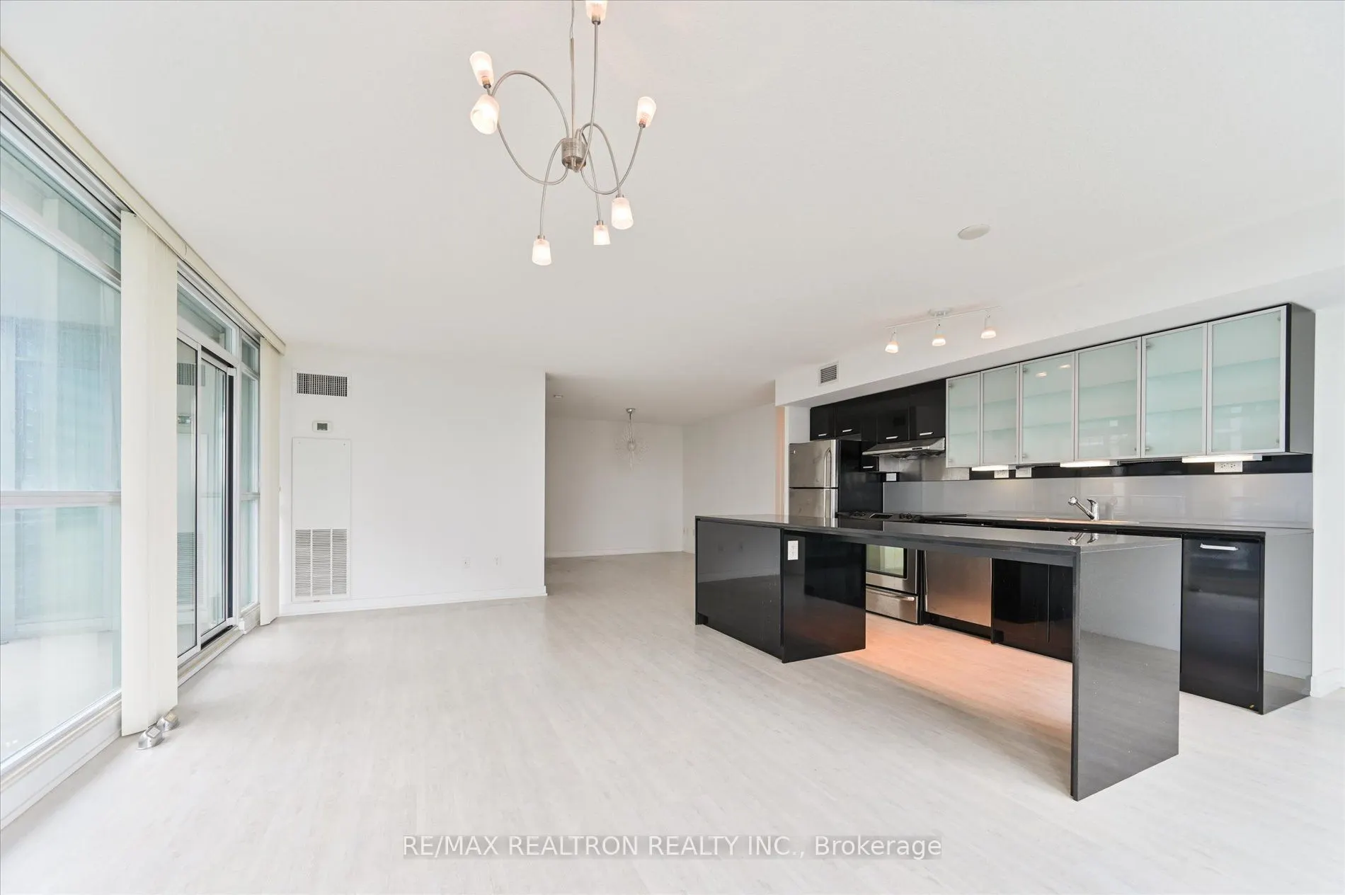 15 Singer Court, #1110