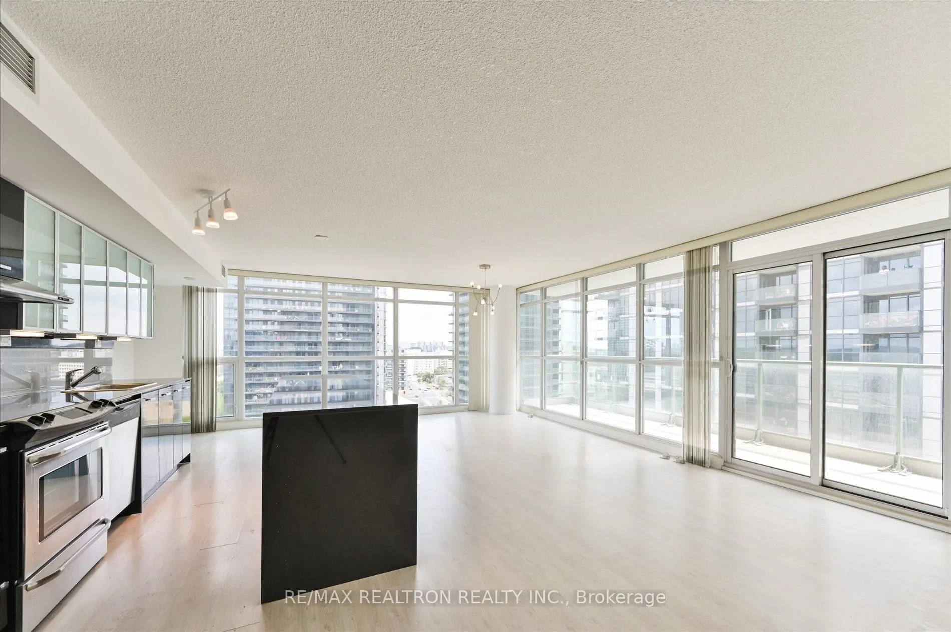 15 Singer Court, #1110