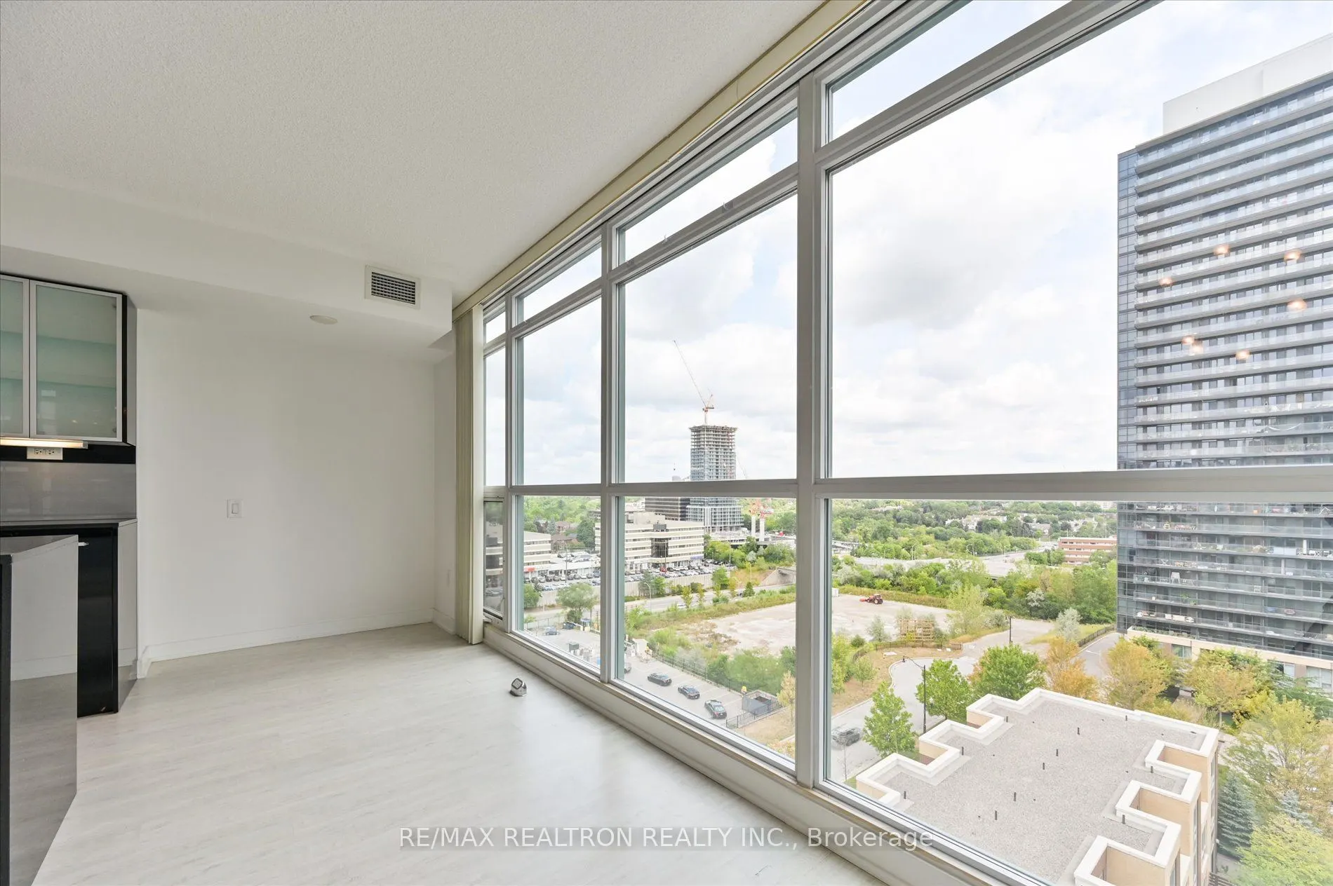 15 Singer Court, #1110