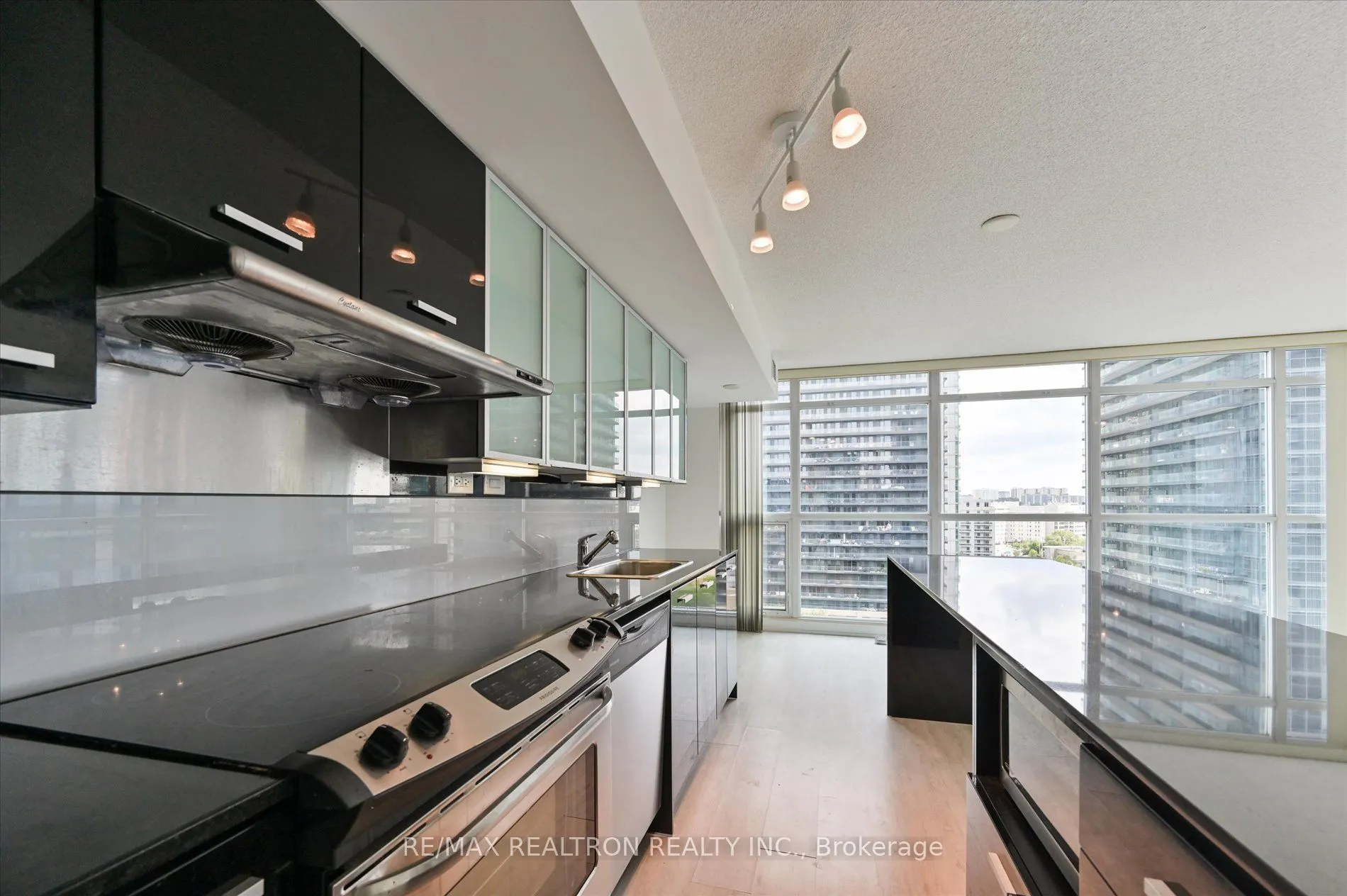 15 Singer Court, #1110