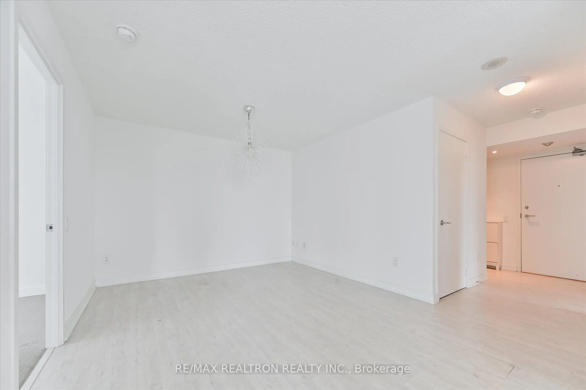 15 Singer Court, #1110
