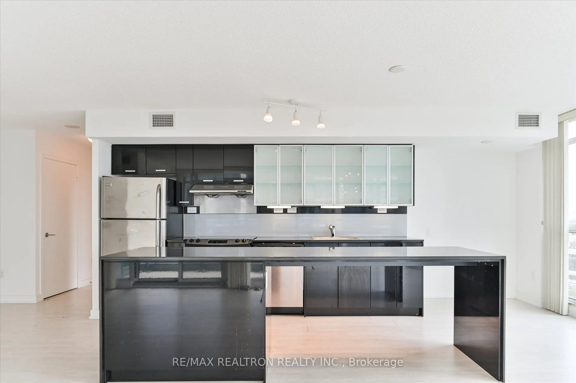 15 Singer Court, #1110
