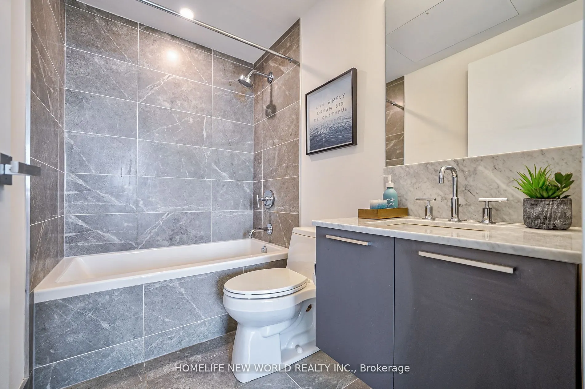 3 Gloucester Street, #3306