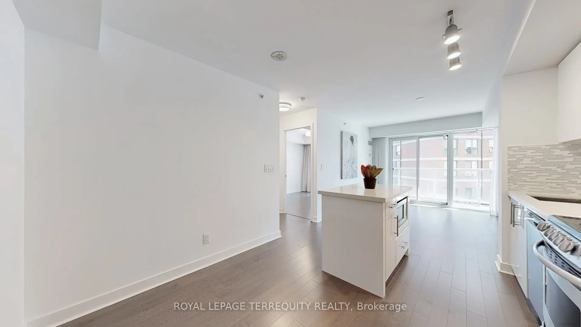 58 Orchard View Boulevard, #705