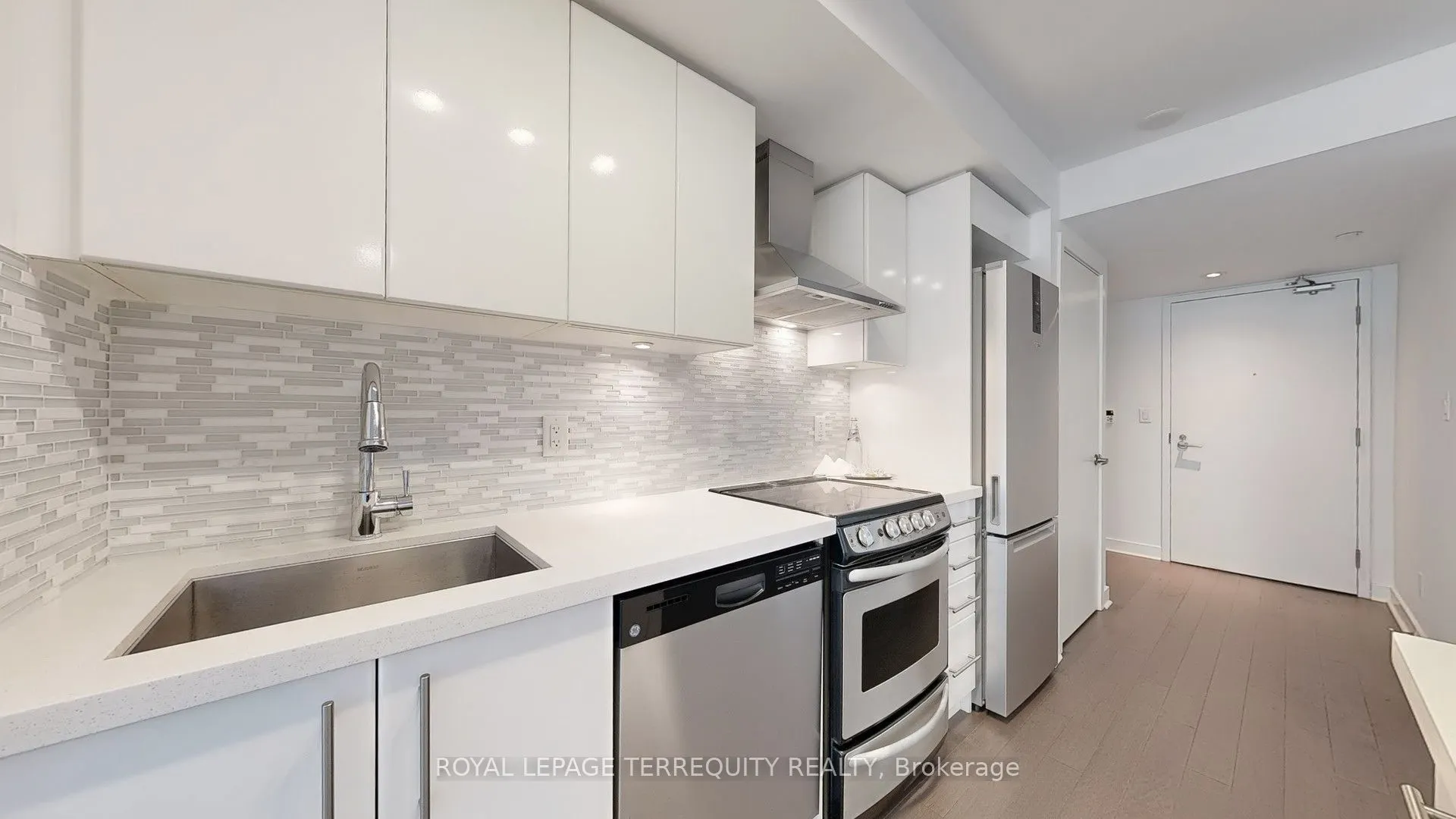 58 Orchard View Boulevard, #705