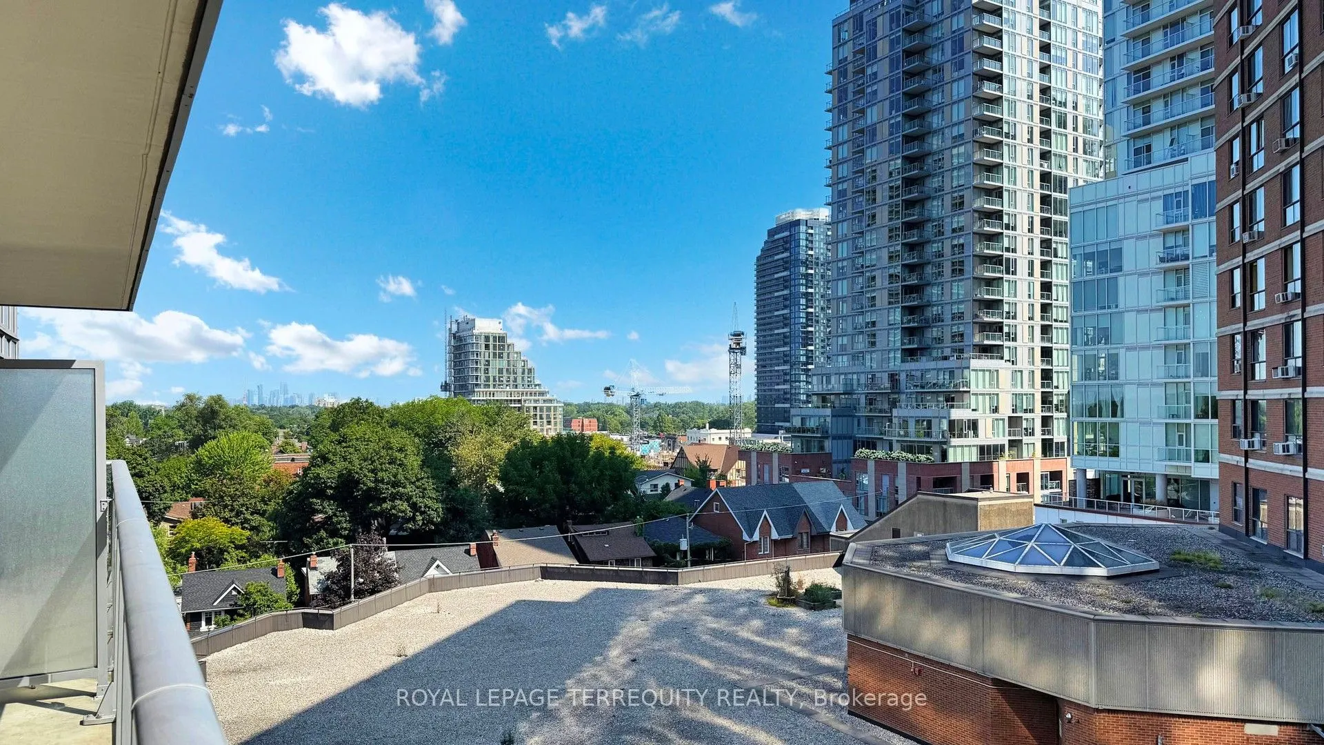 58 Orchard View Boulevard, #705