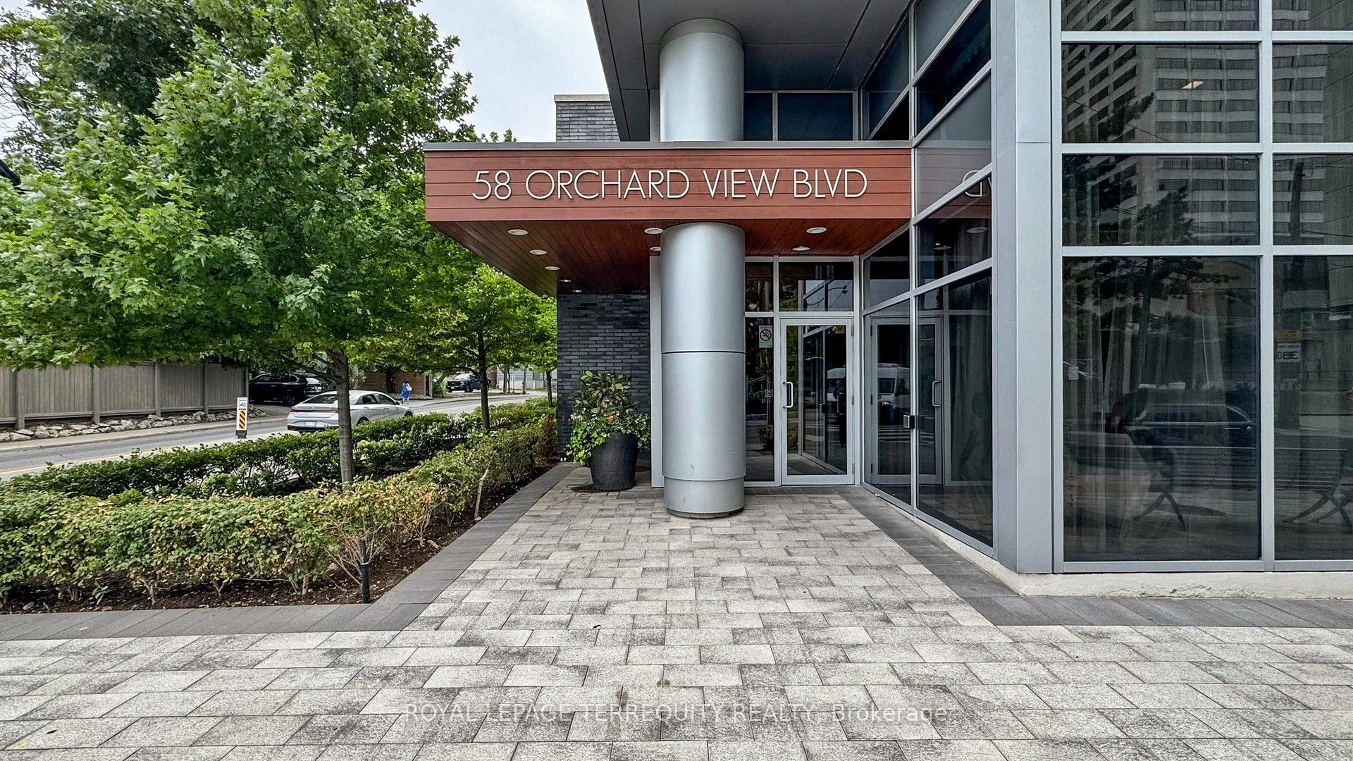 58 Orchard View Boulevard, #705