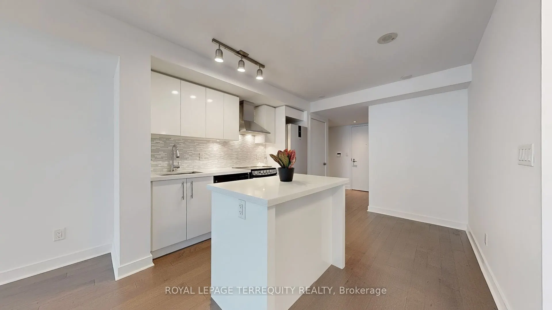 58 Orchard View Boulevard, #705