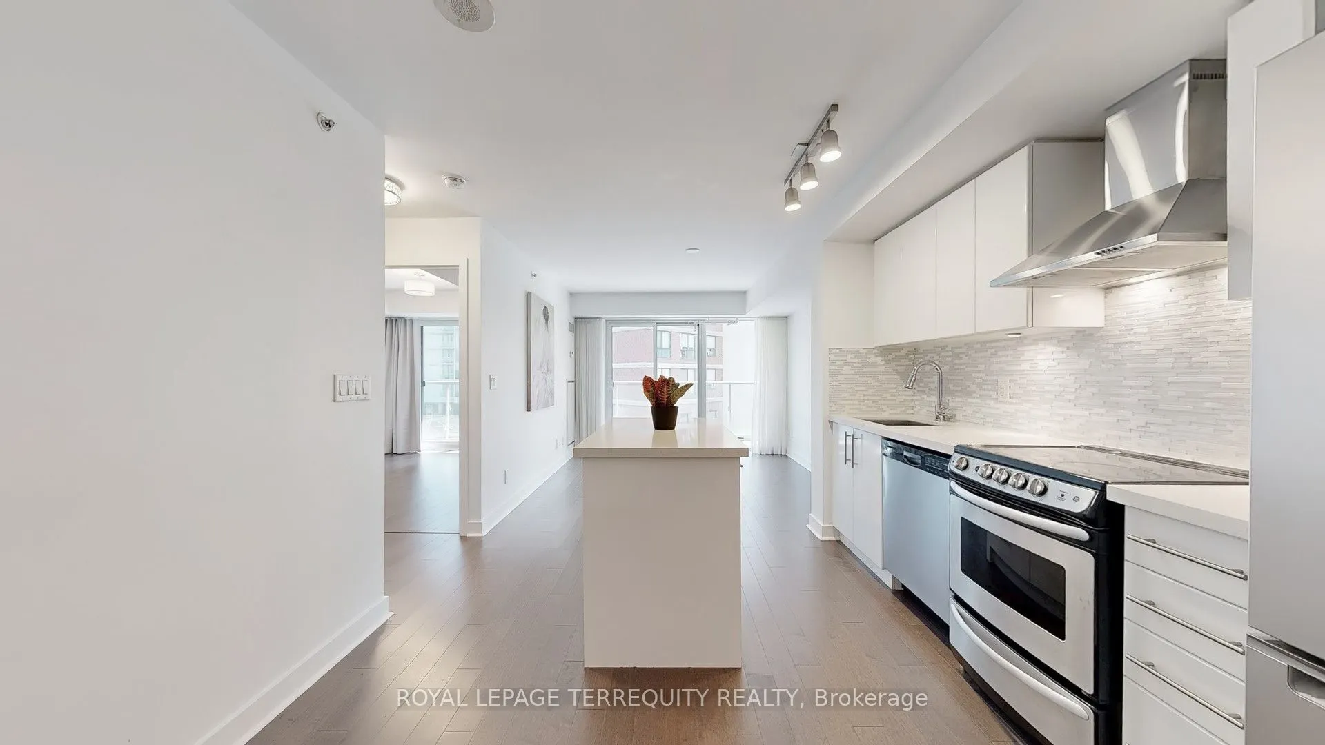 58 Orchard View Boulevard, #705