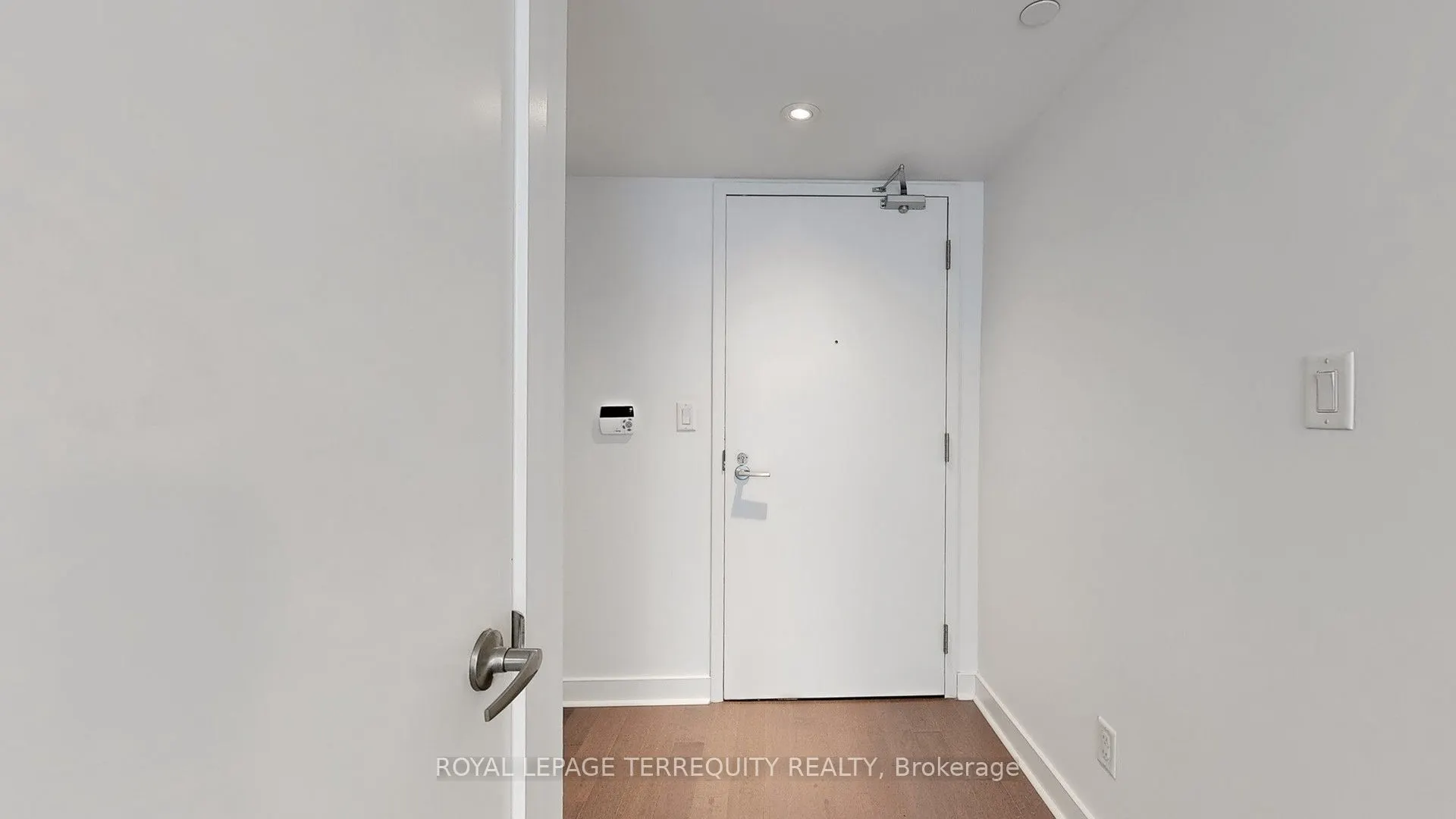 58 Orchard View Boulevard, #705