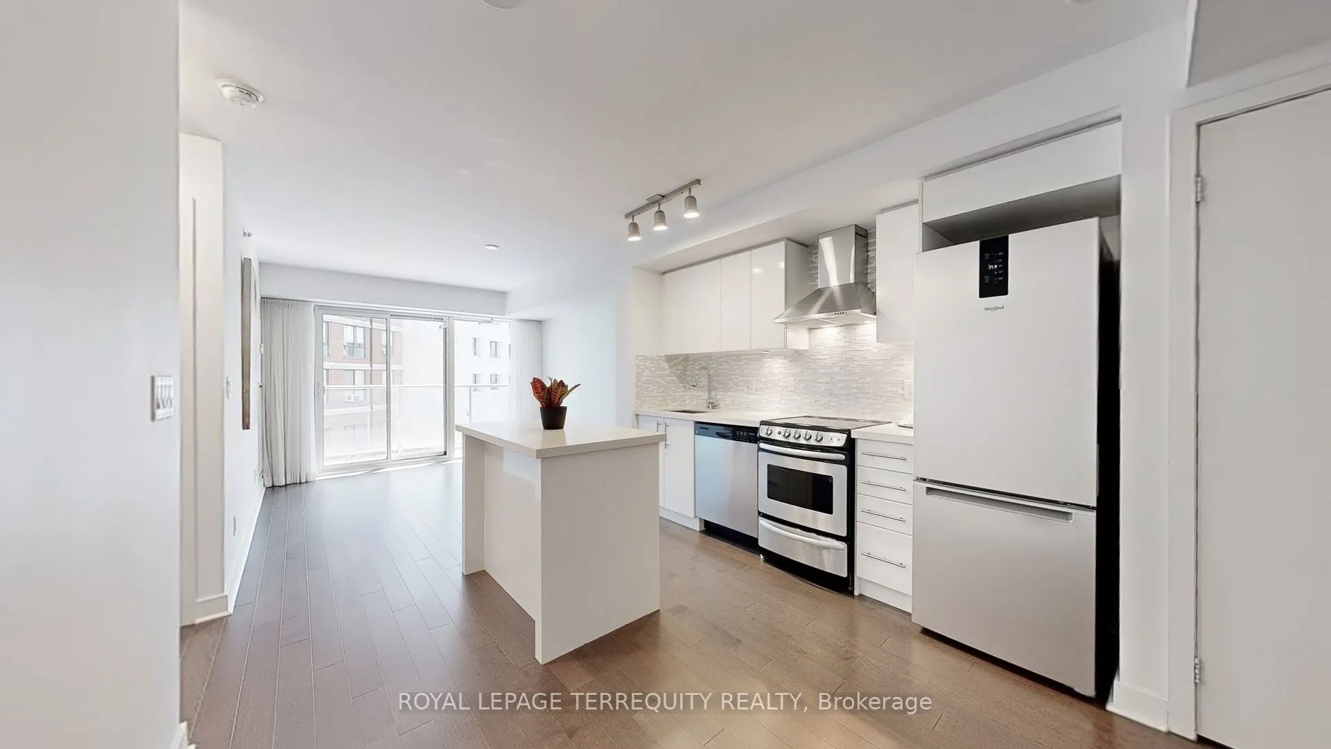 58 Orchard View Boulevard, #705