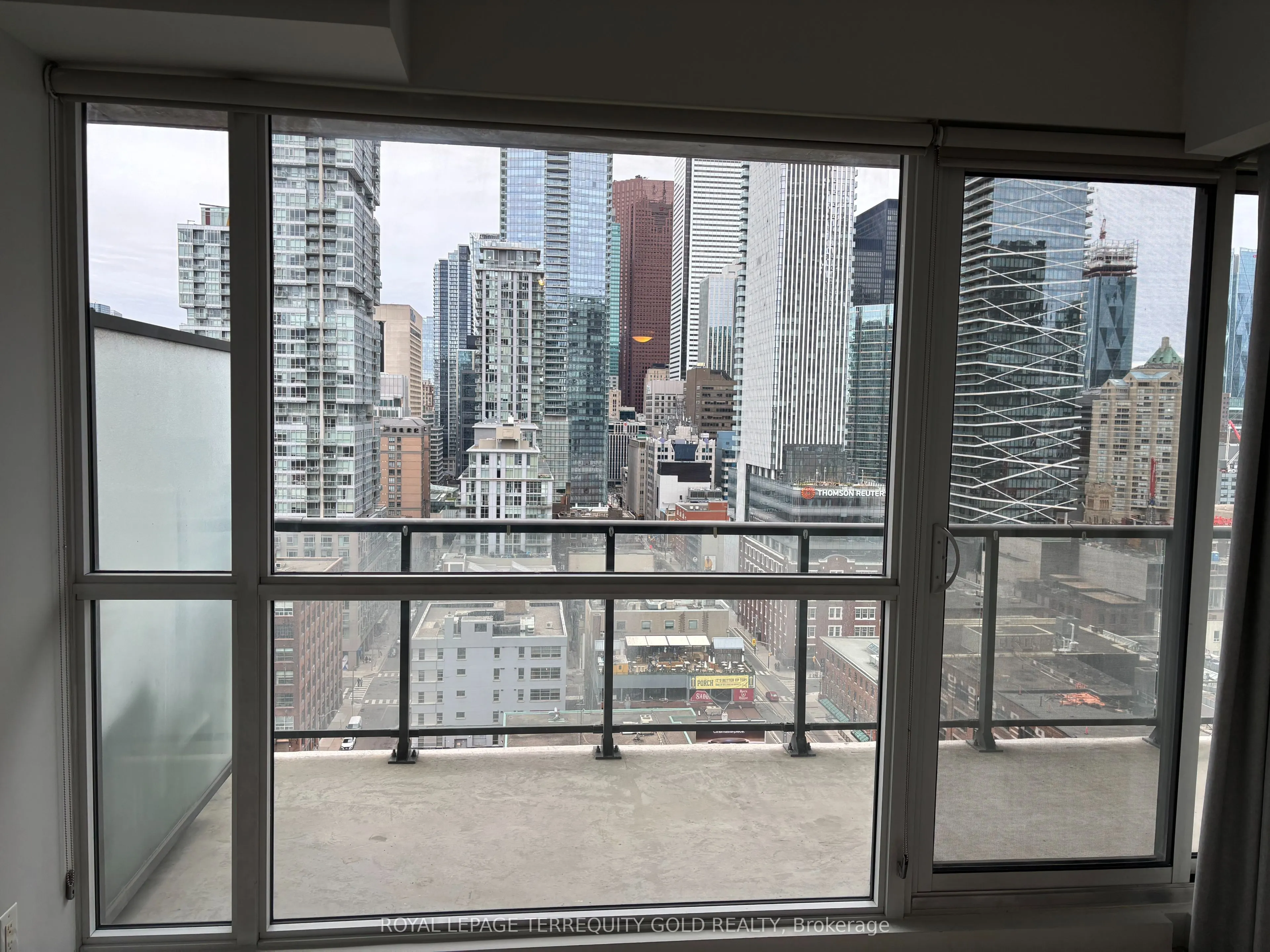 290 Adelaide Street W, #1706