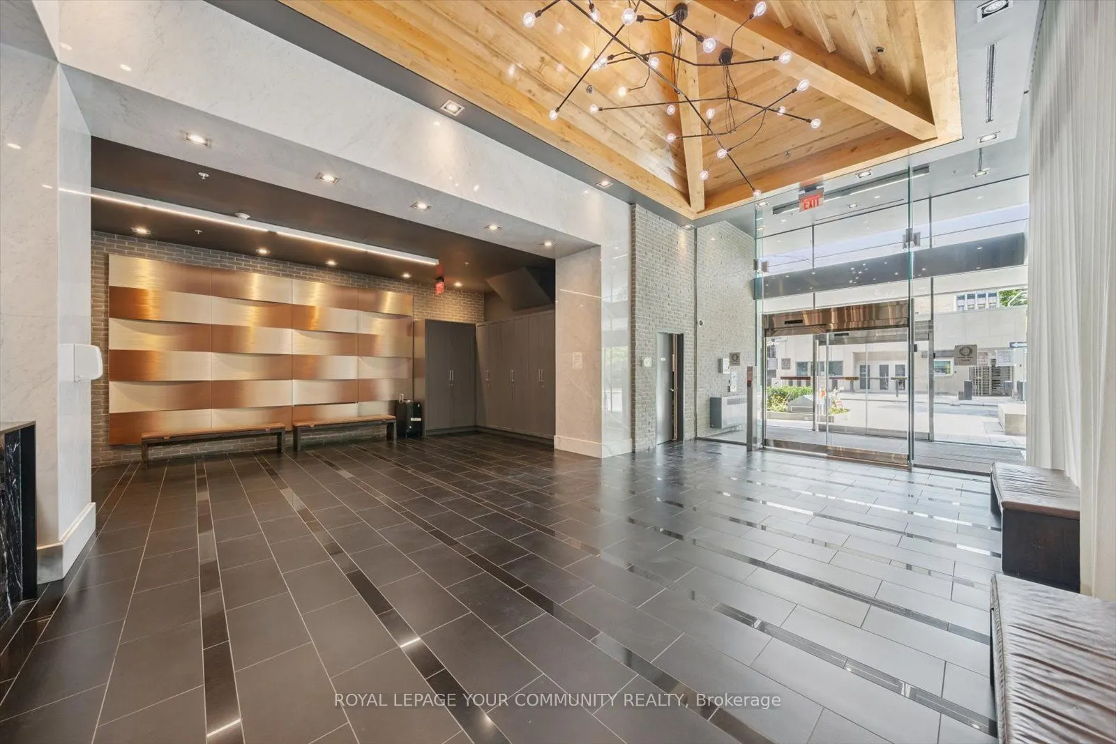 210 Simcoe Street, #1902
