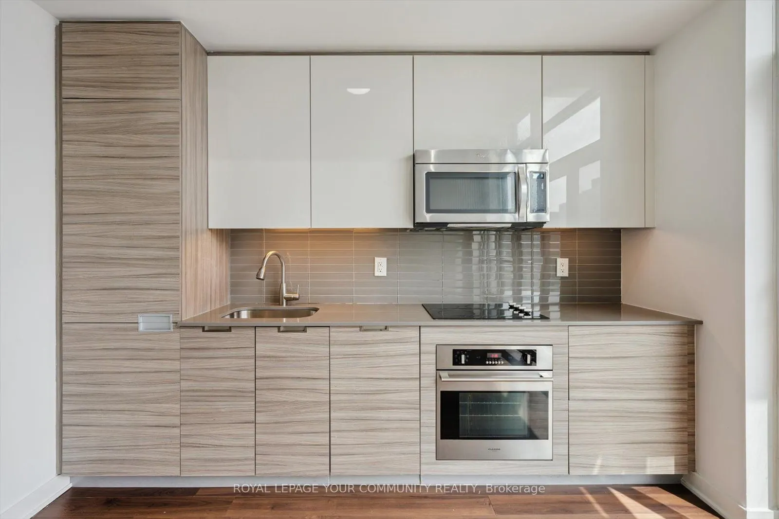 210 Simcoe Street, #1902