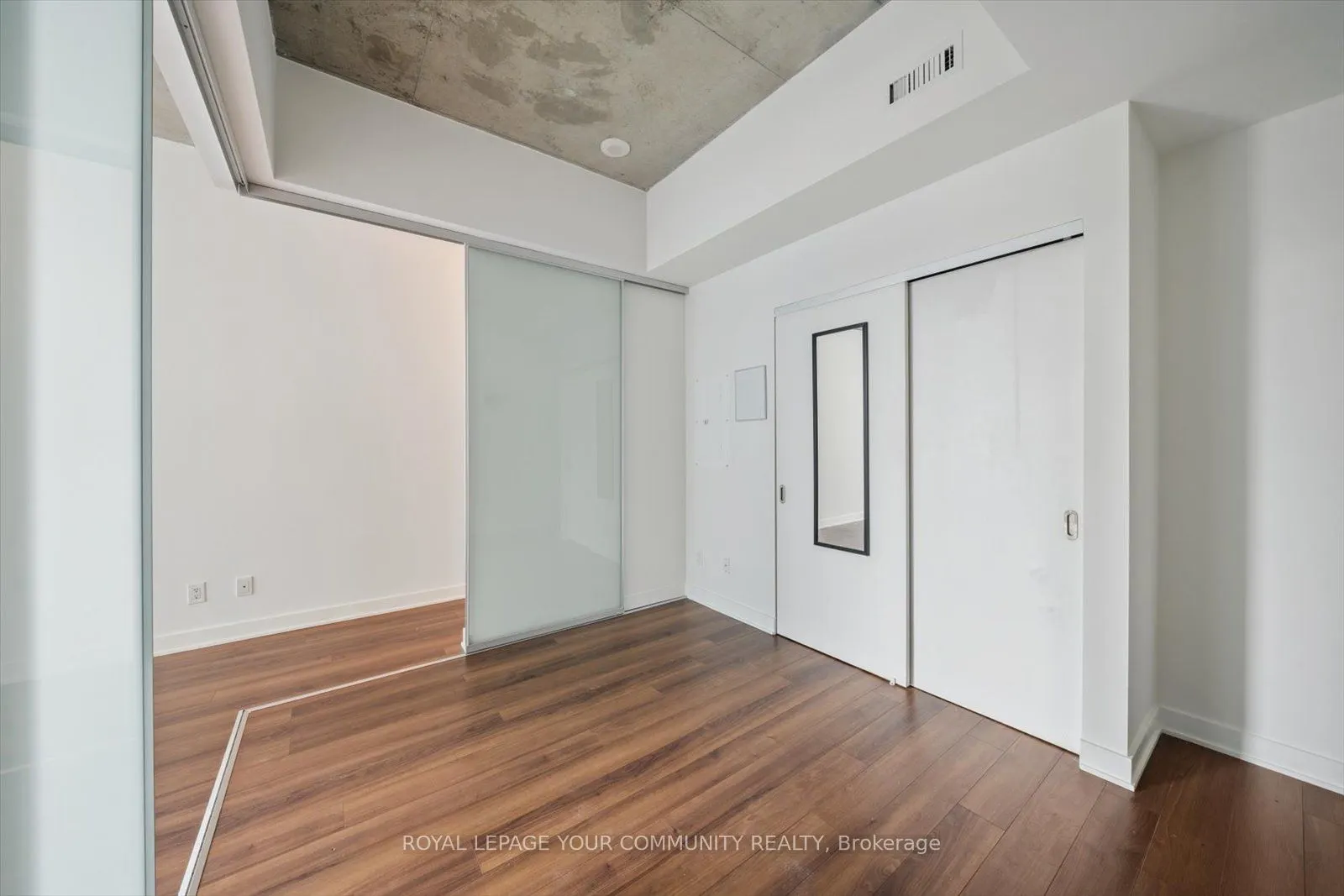 210 Simcoe Street, #1902