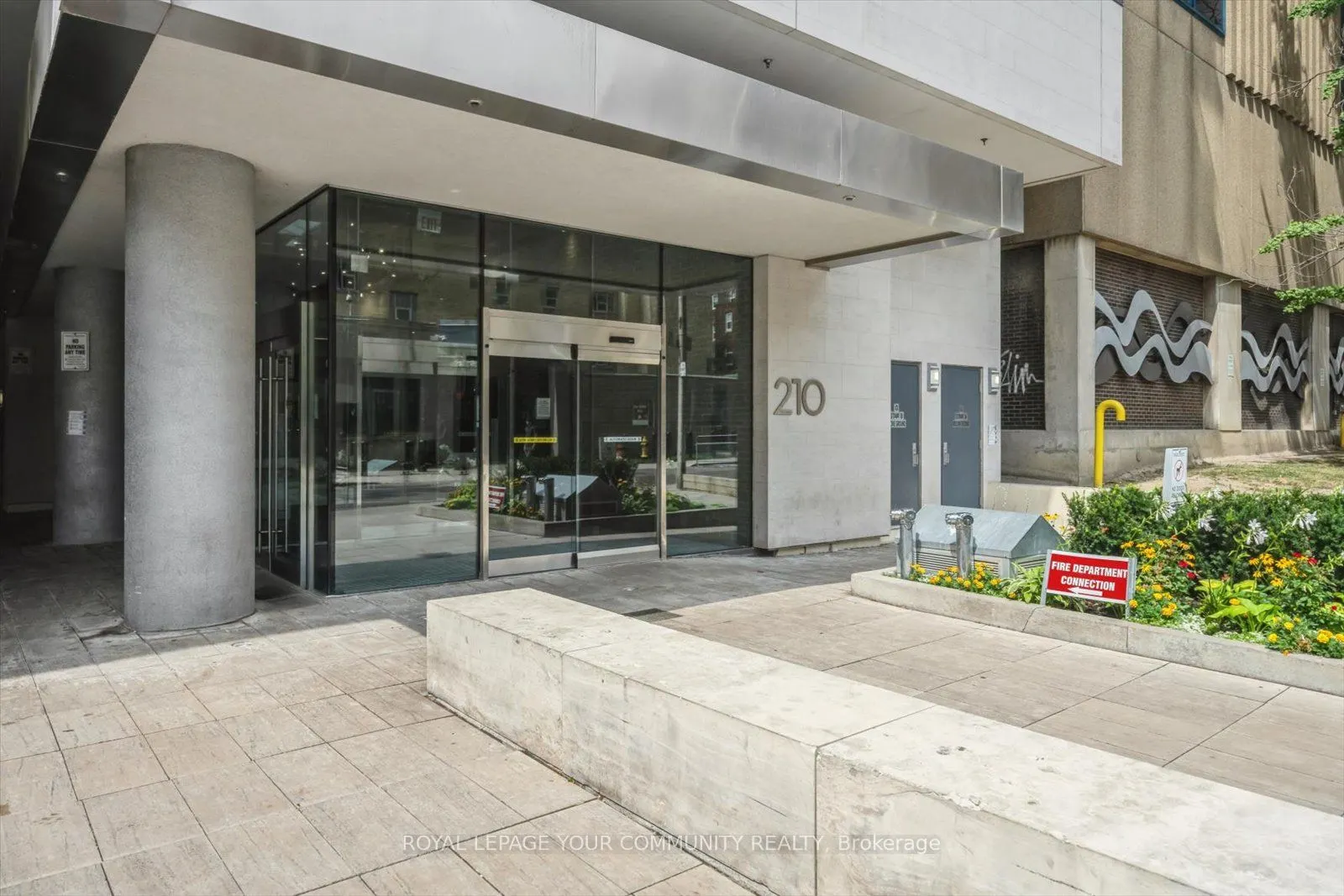 210 Simcoe Street, #1902