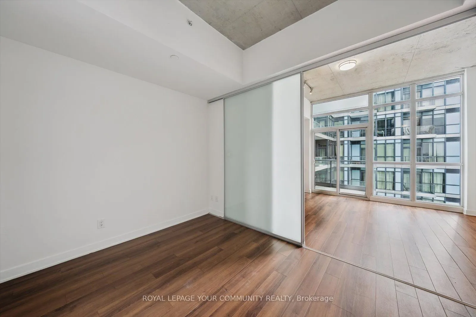 210 Simcoe Street, #1902