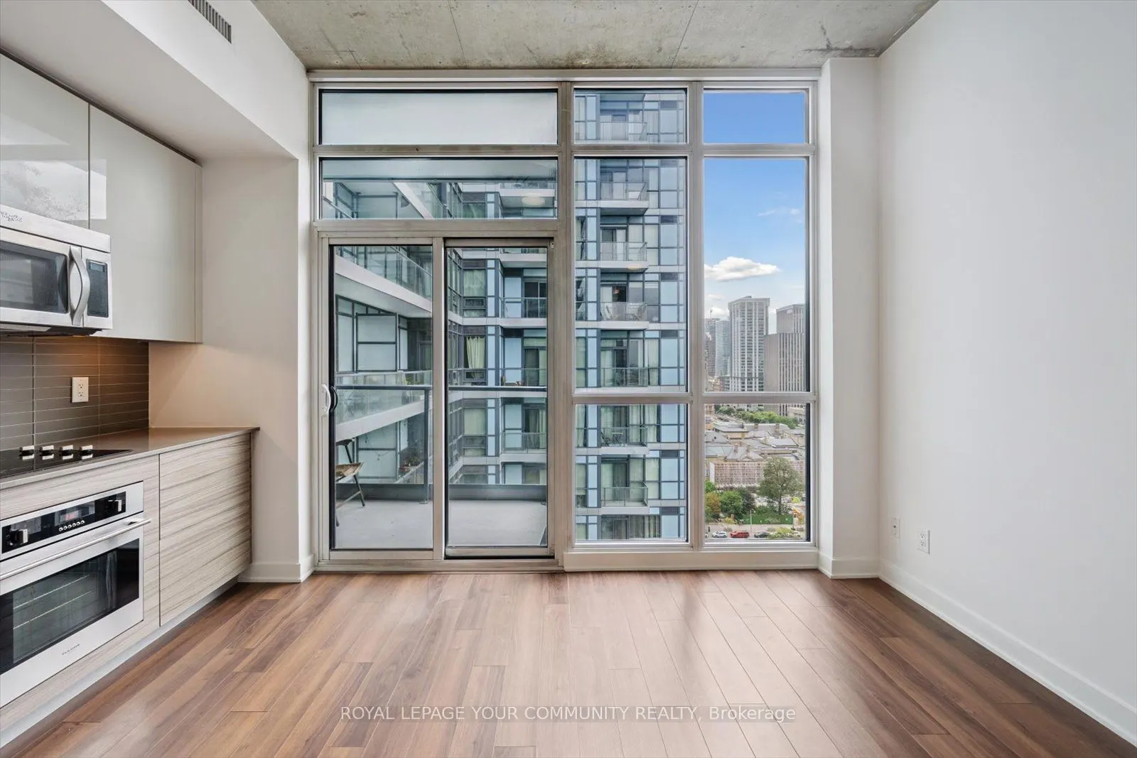 210 Simcoe Street, #1902
