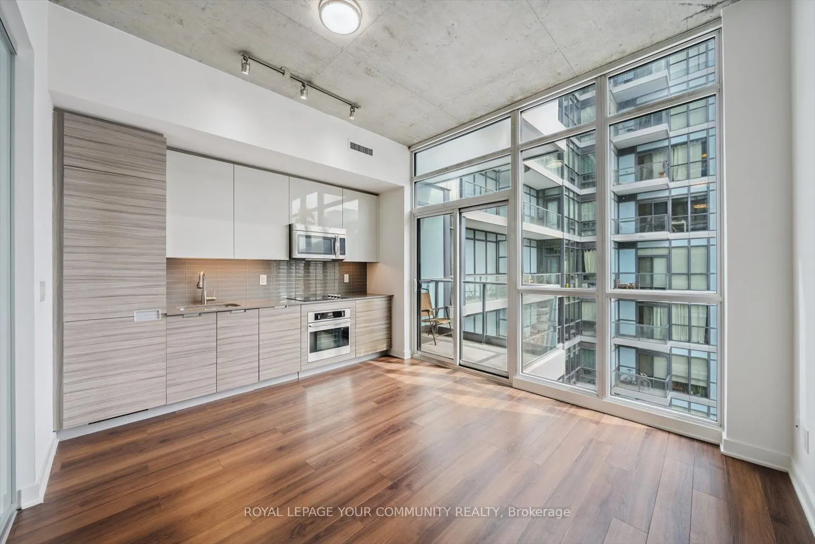 210 Simcoe Street, #1902