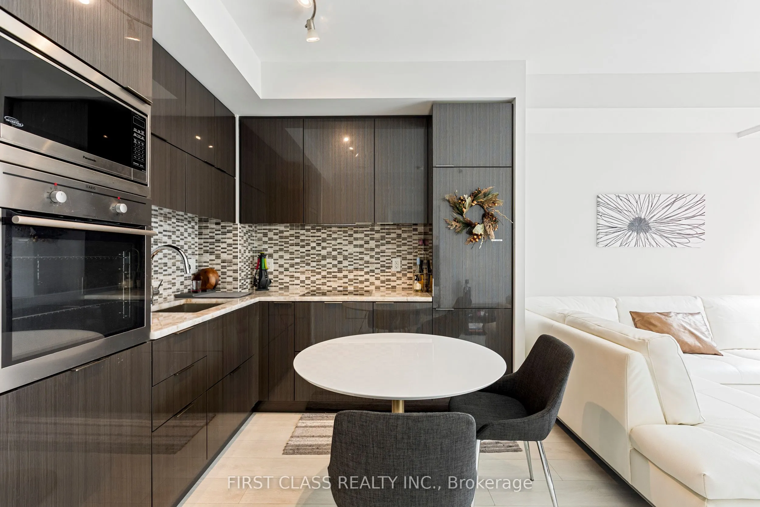 318 Richmond Street, #2408