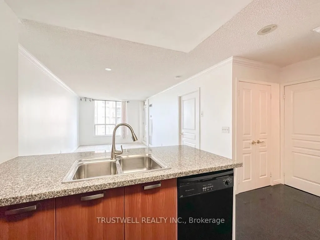 51 Harrison Garden Boulevard, #LPH05