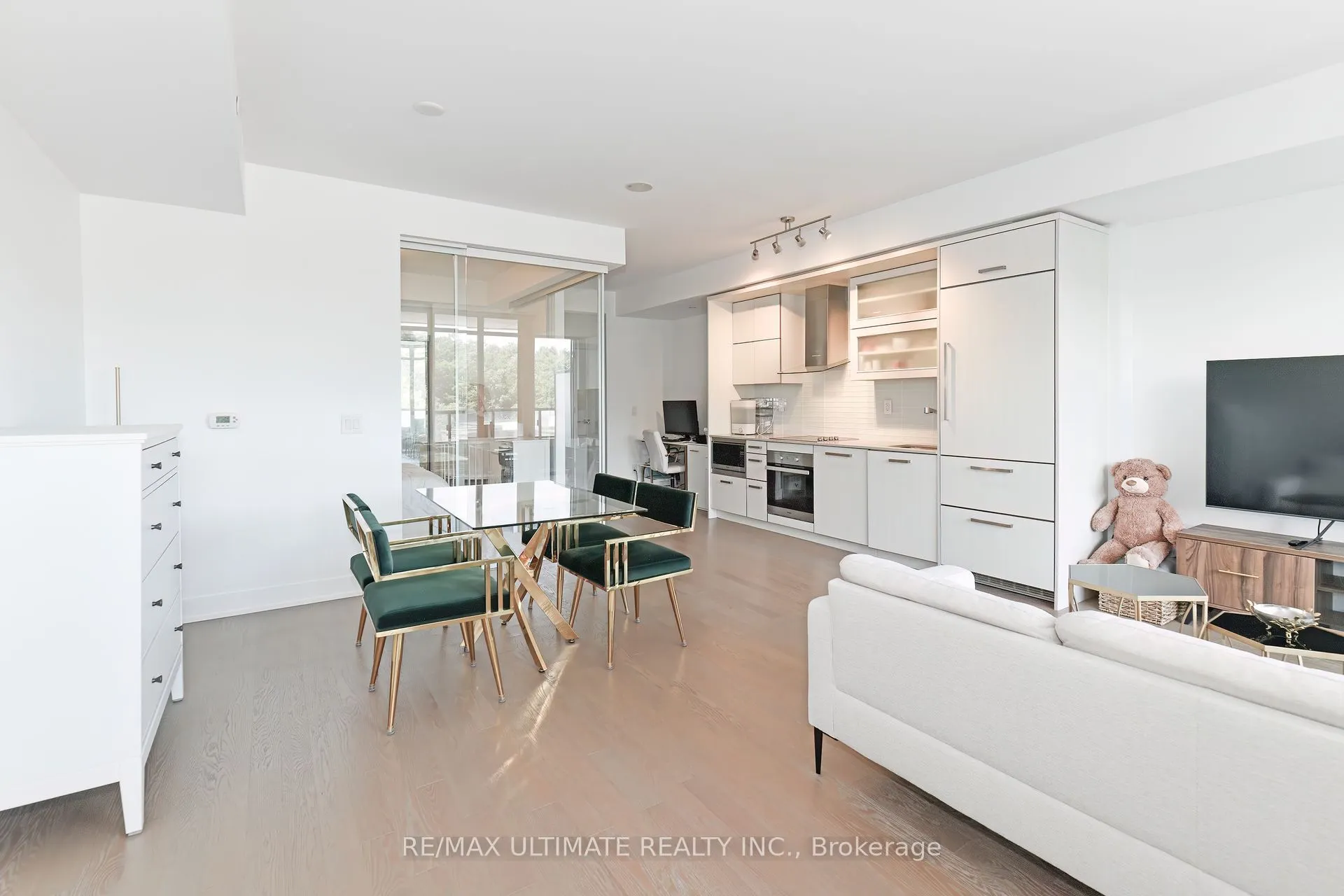 3018 Yonge Street, #806