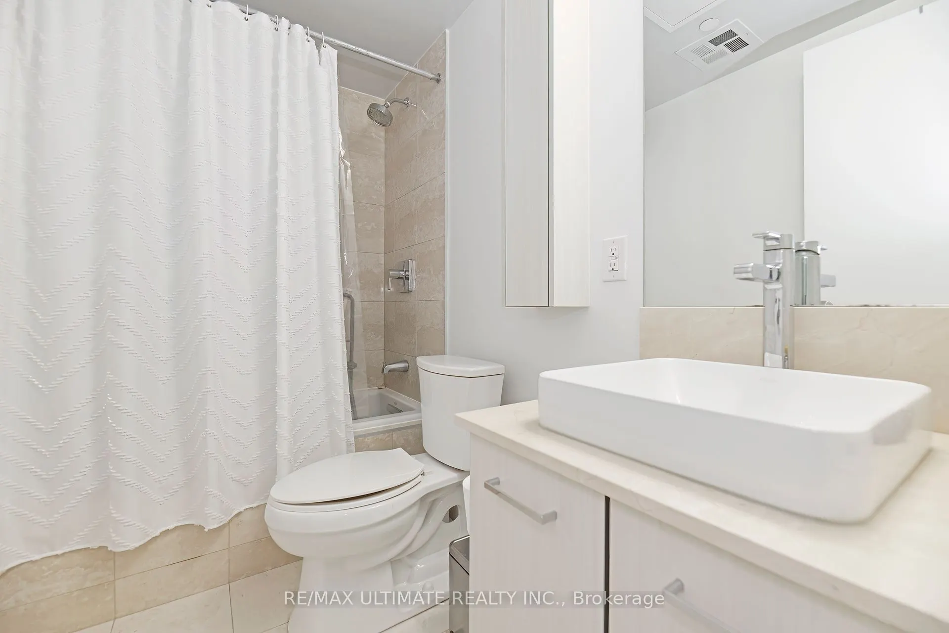 3018 Yonge Street, #806