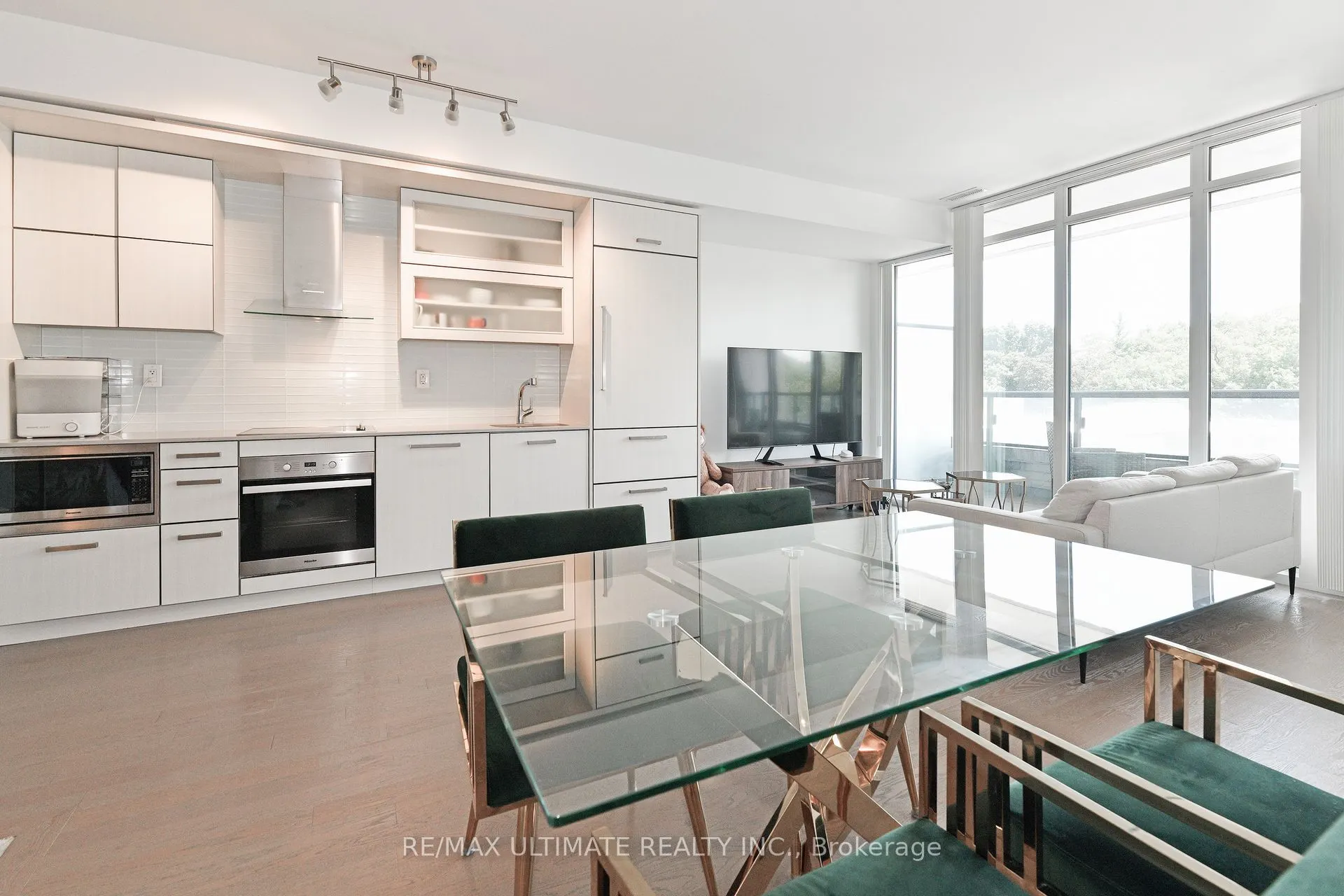 3018 Yonge Street, #806