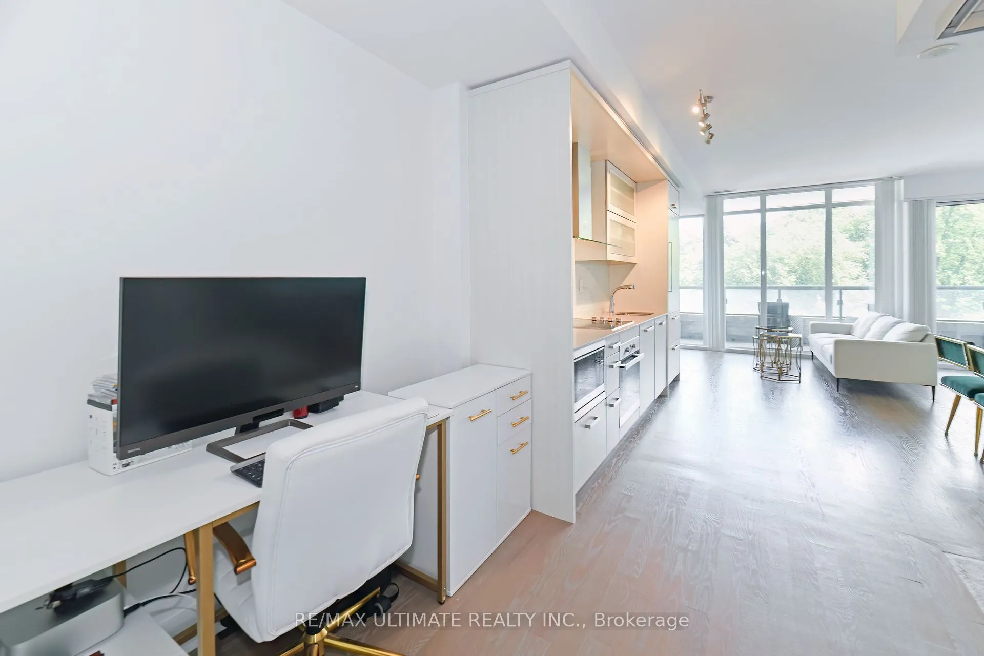 3018 Yonge Street, #806