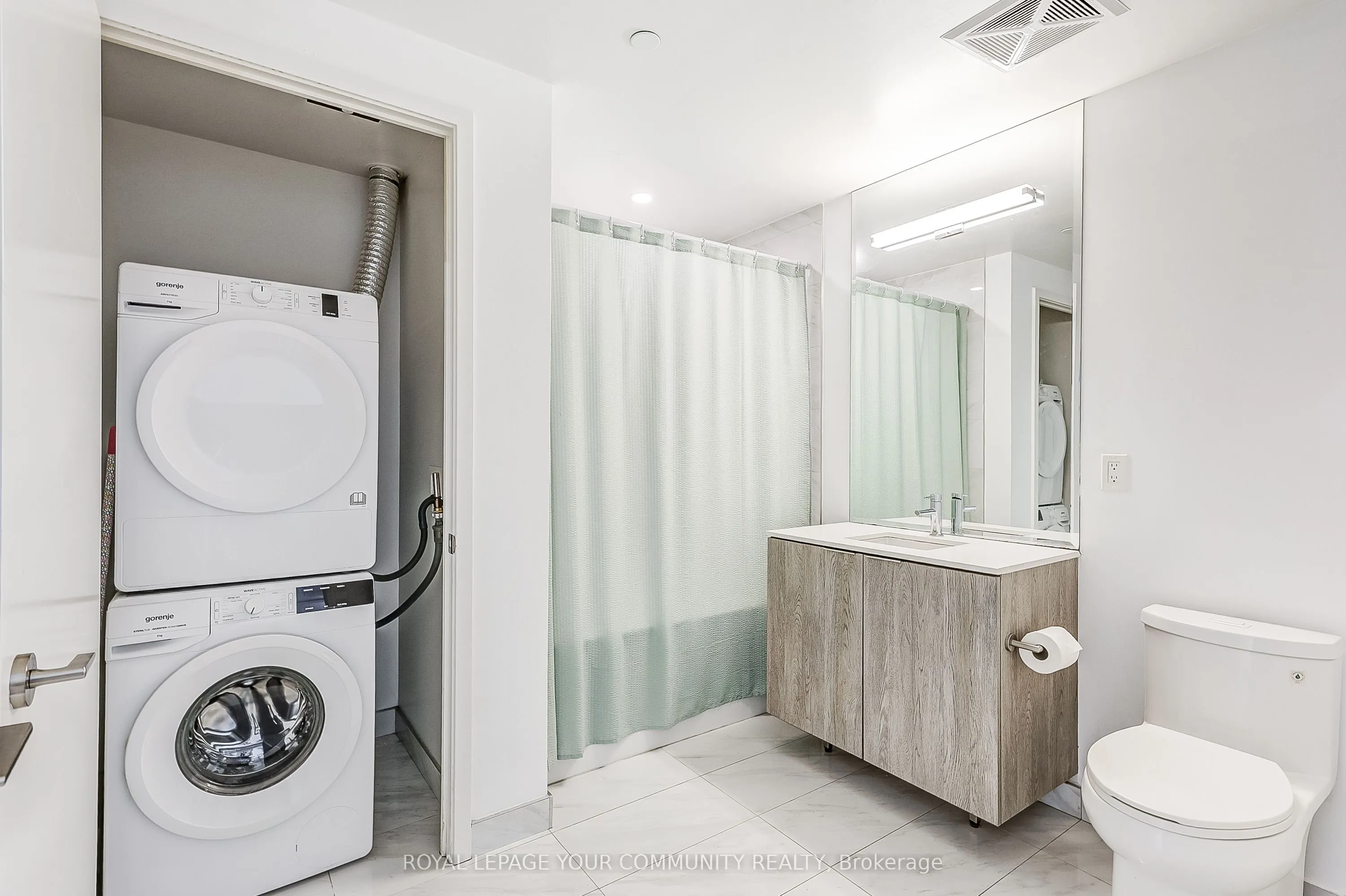 15 Queens Quay Street E, #1808