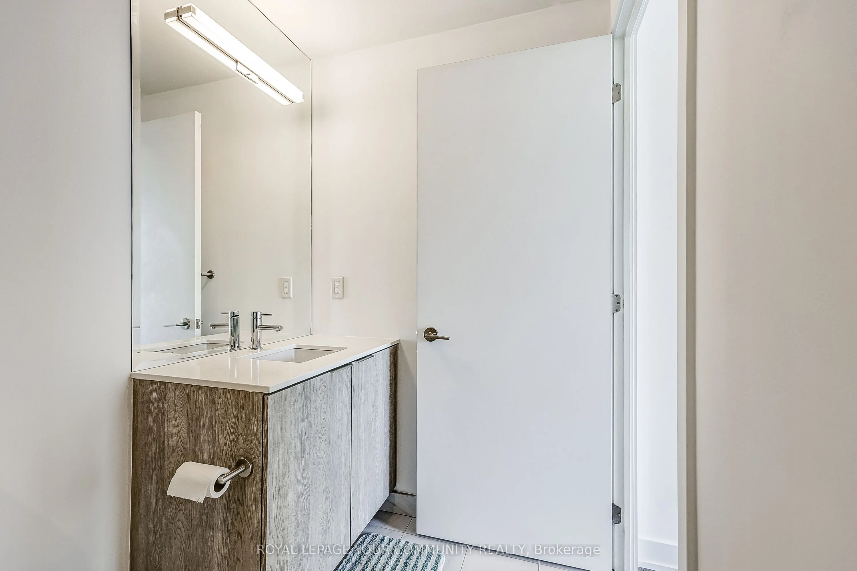 15 Queens Quay Street E, #1808