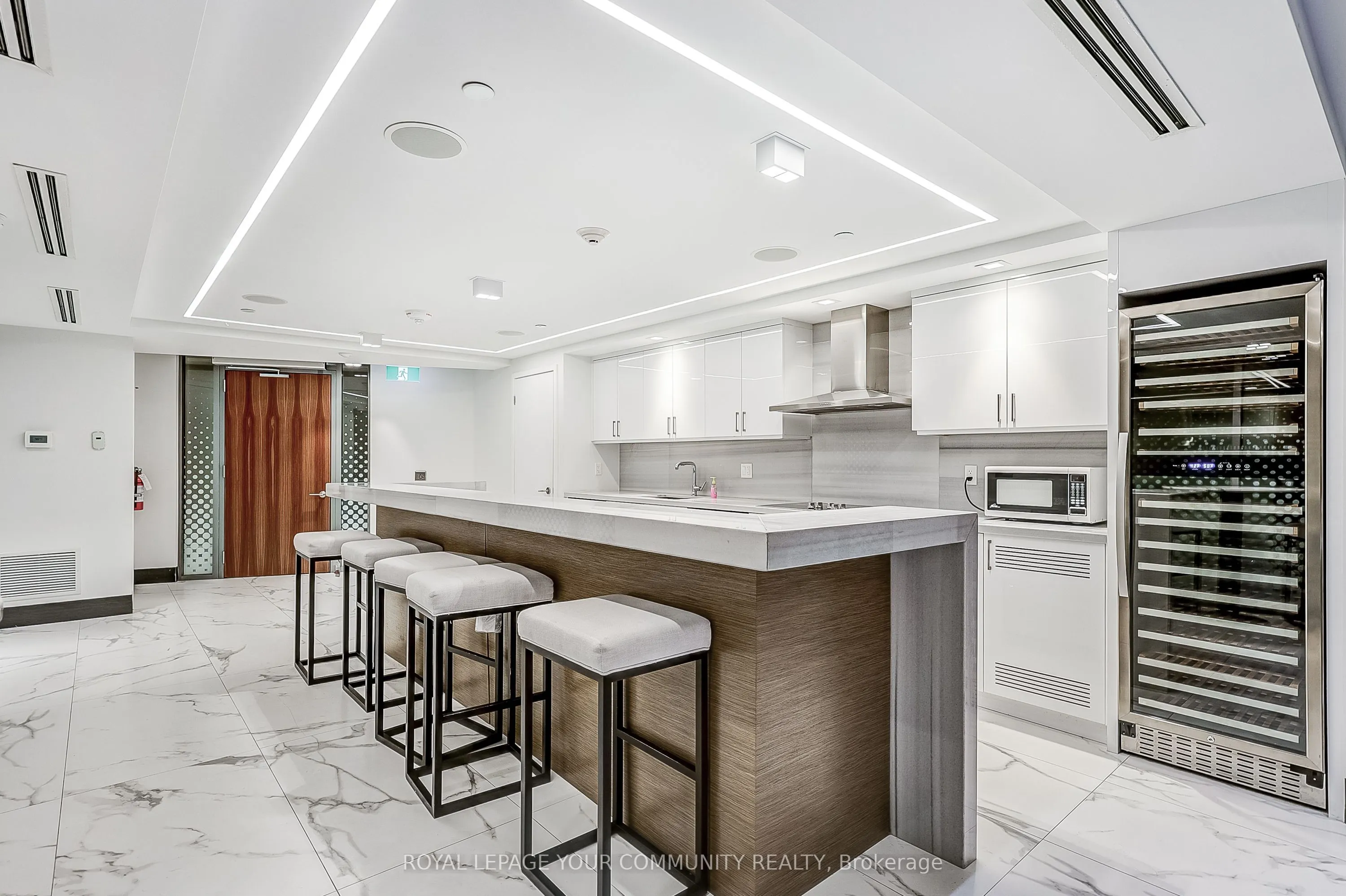 15 Queens Quay Street E, #1808