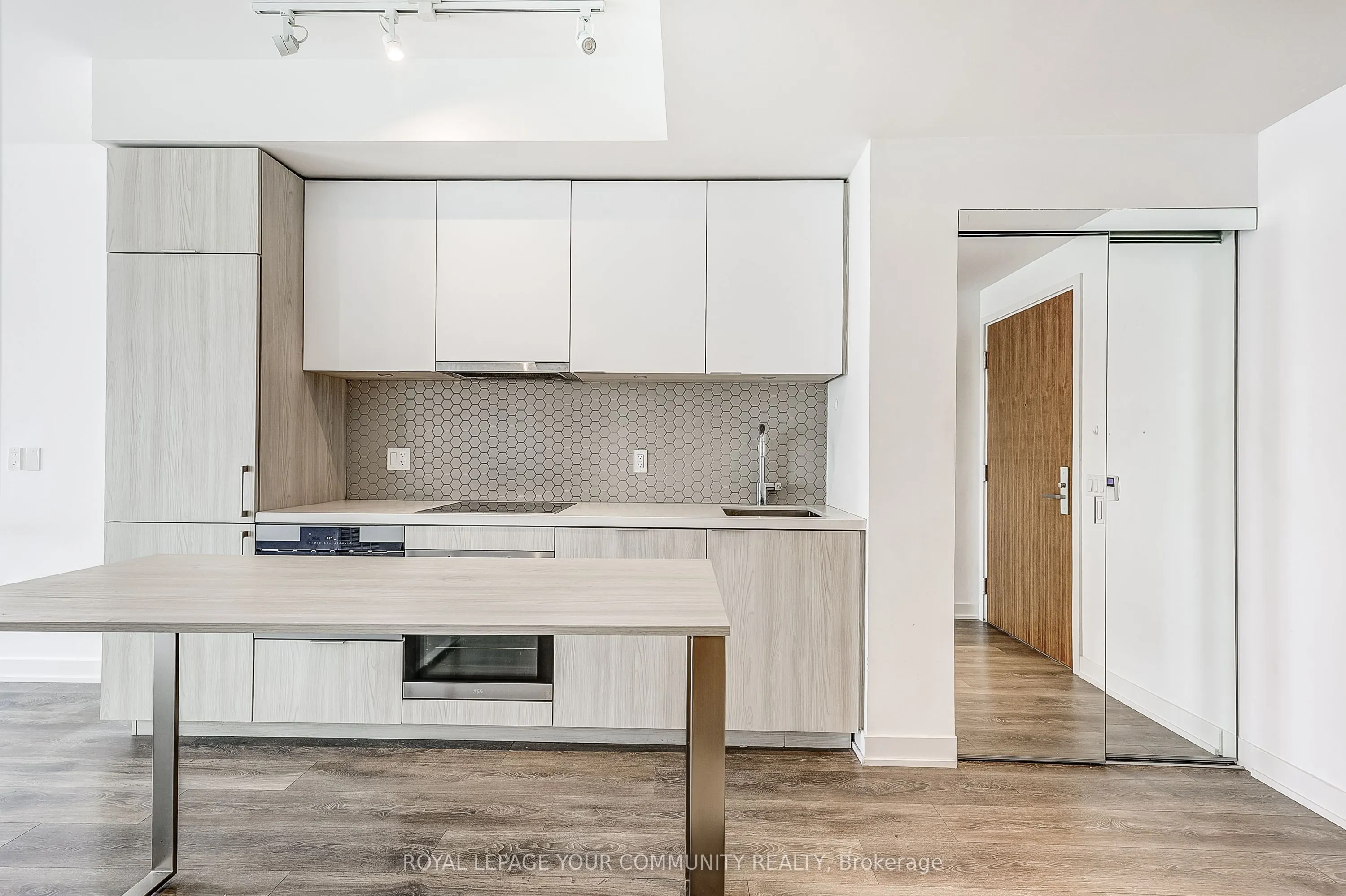 15 Queens Quay Street E, #1808