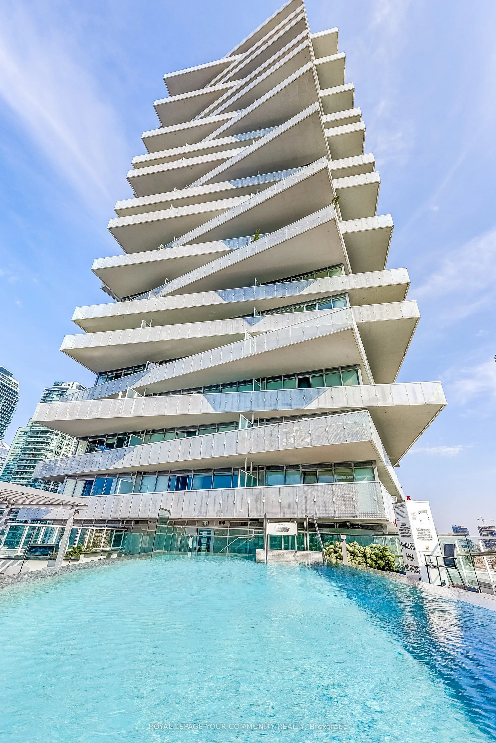 15 Queens Quay Street E, #1808