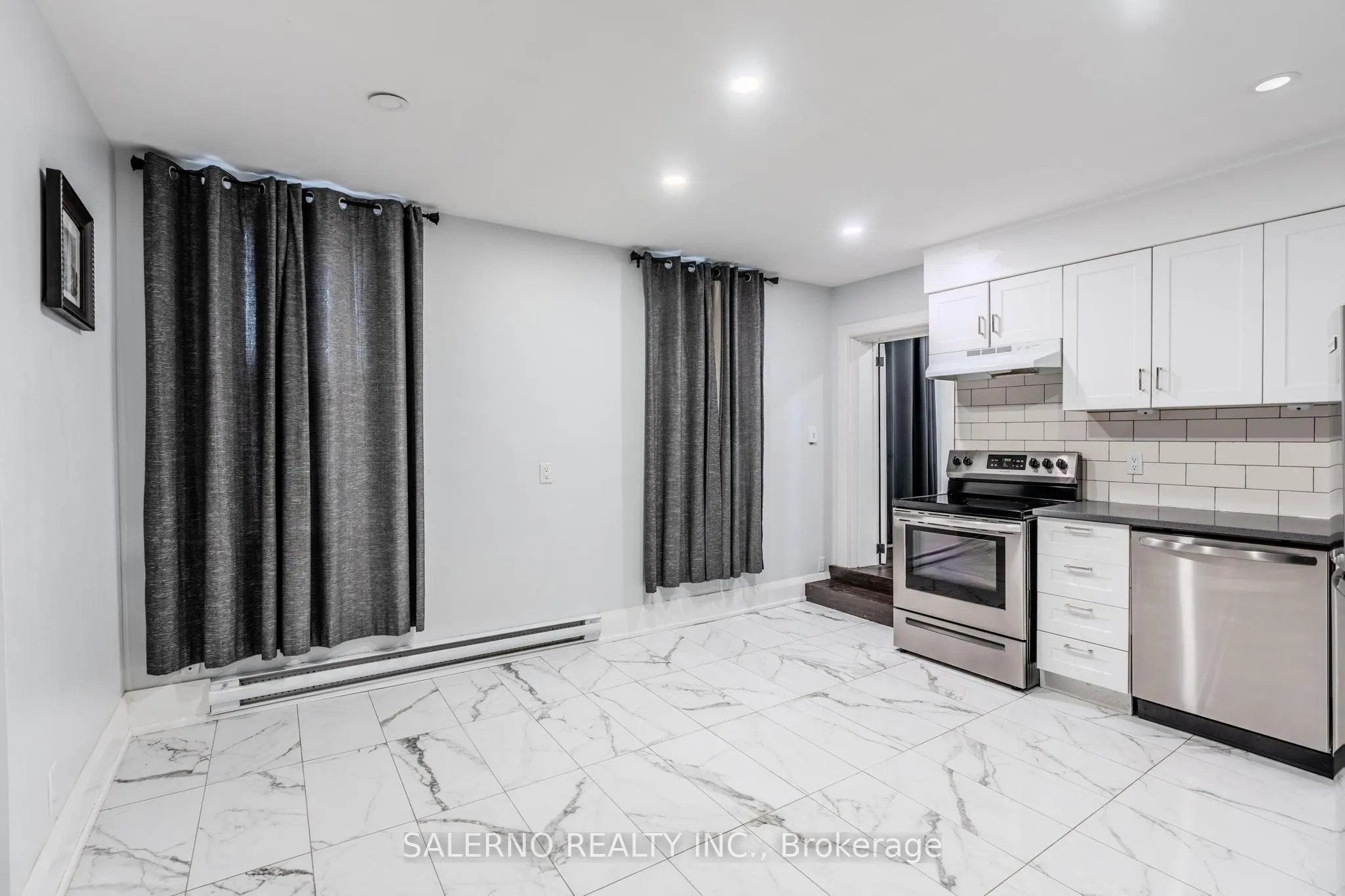 756 Dundas Street W, #Main