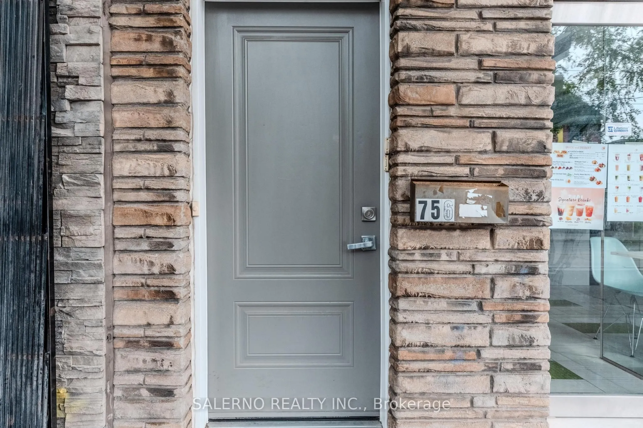 756 Dundas Street W, #Main
