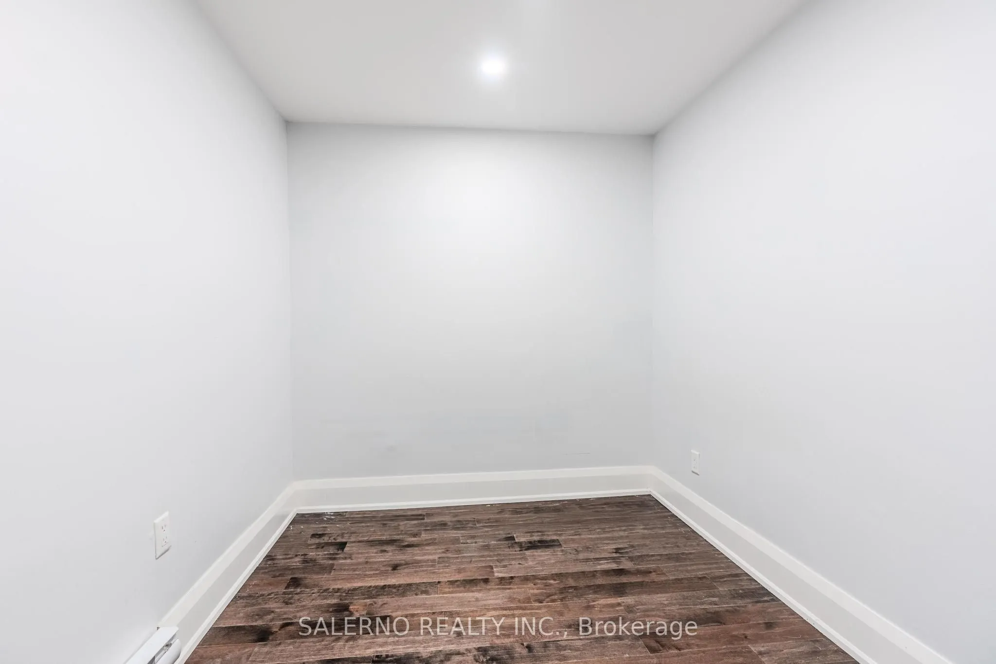 756 Dundas Street W, #Main