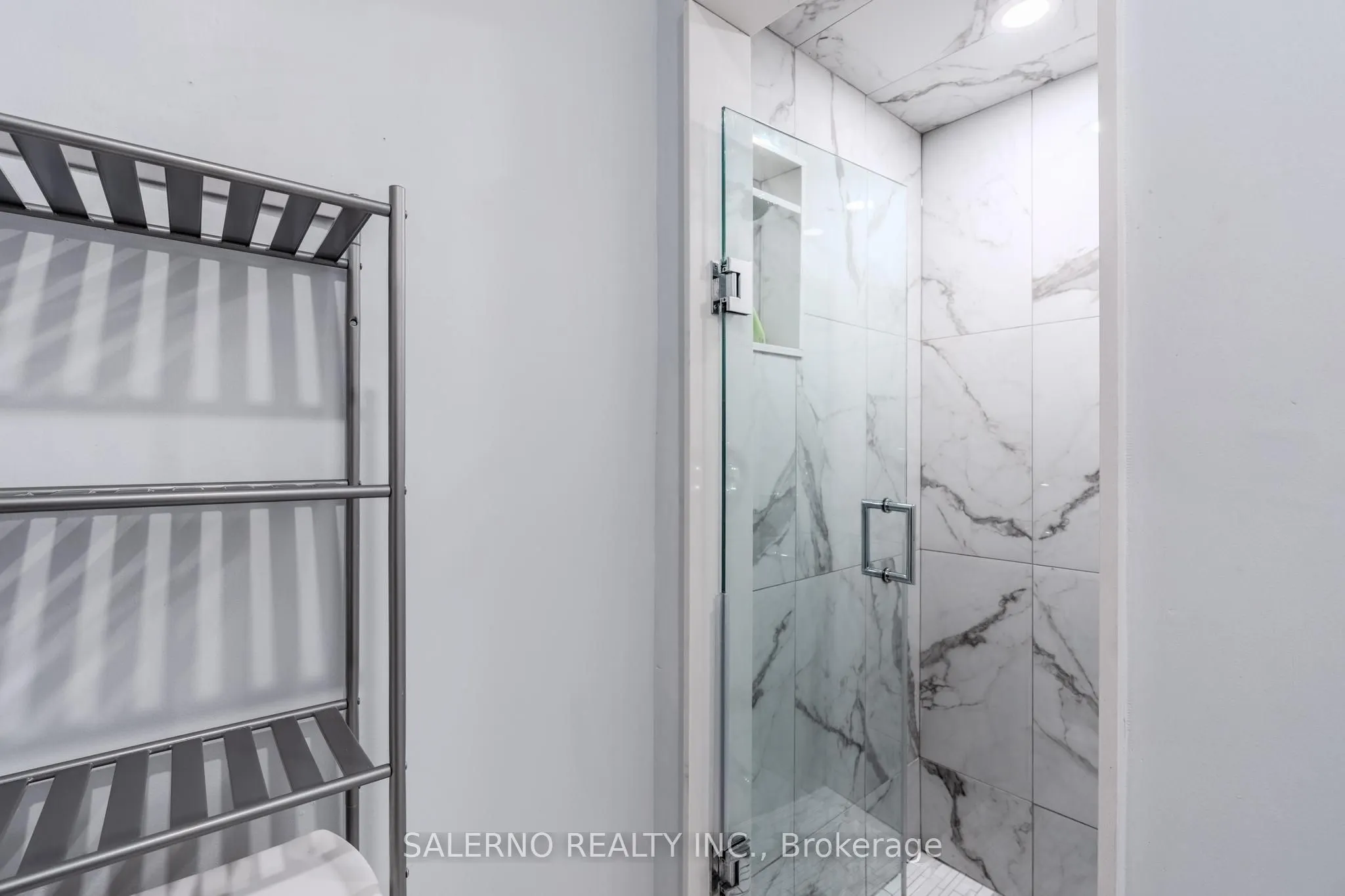 756 Dundas Street W, #Main