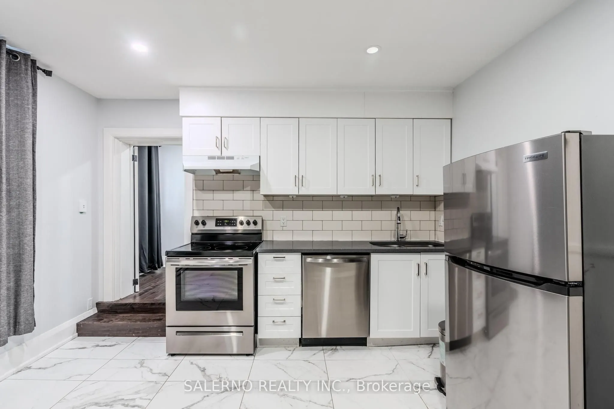 756 Dundas Street W, #Main