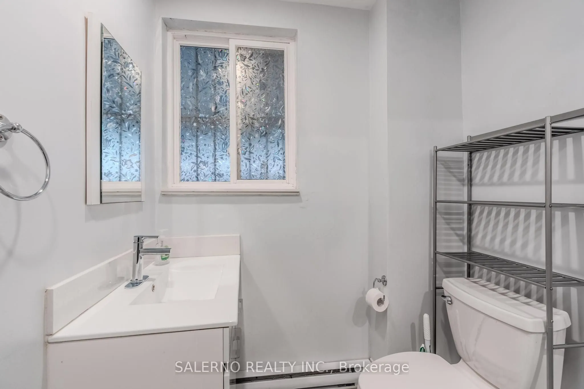 756 Dundas Street W, #Main