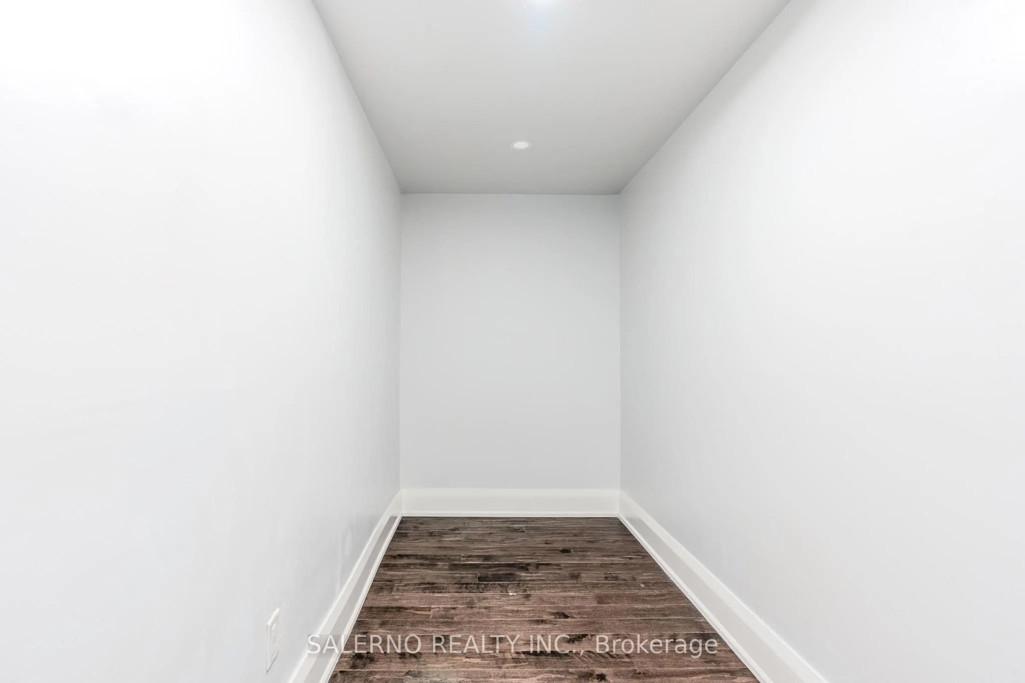 756 Dundas Street W, #Main