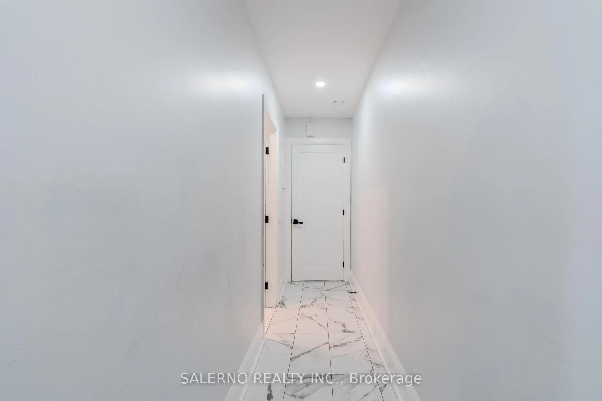 756 Dundas Street W, #Main
