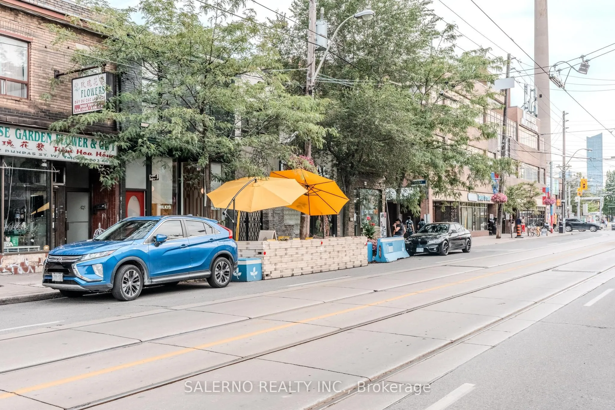756 Dundas Street W, #Main