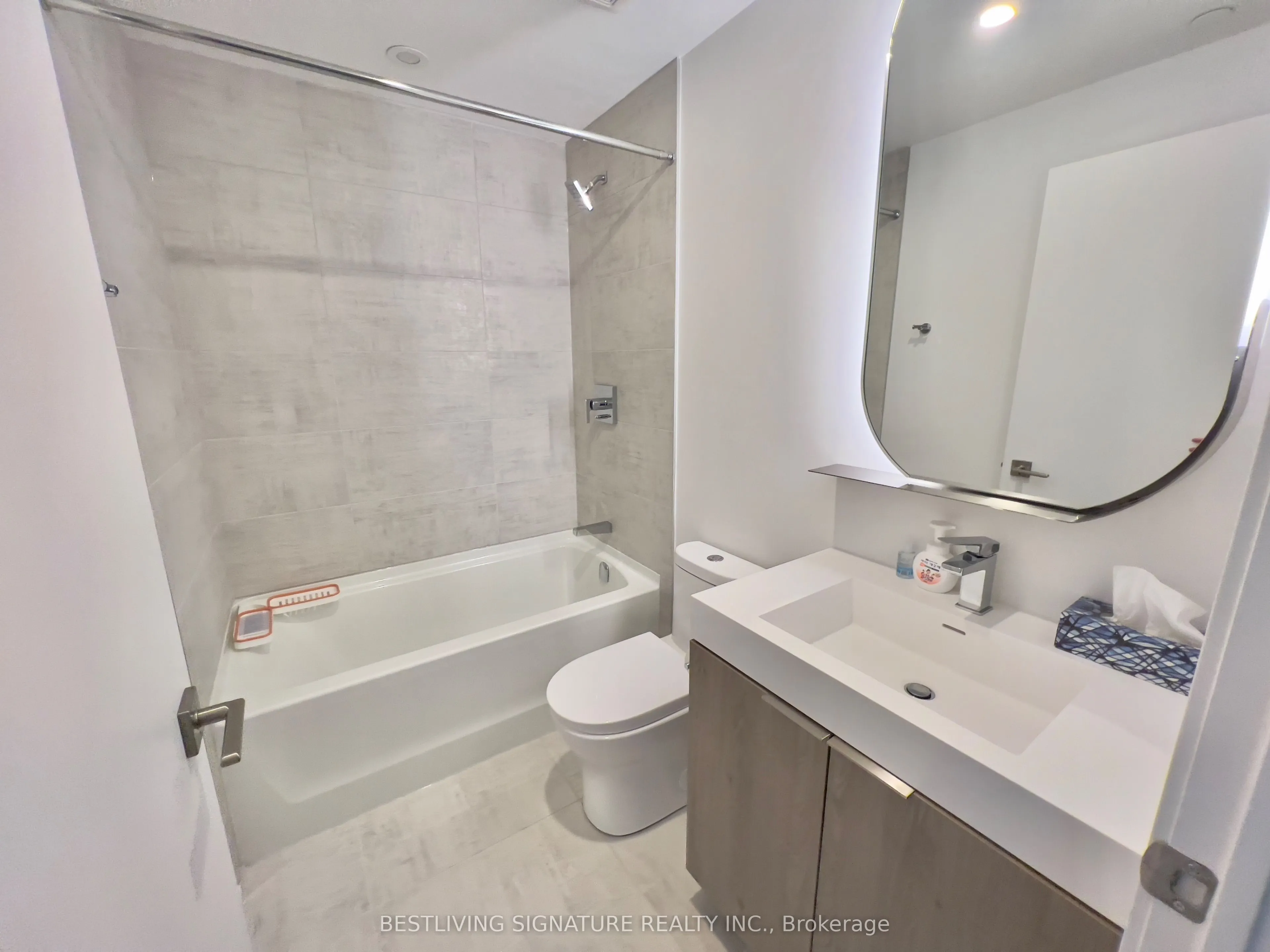 15 Holmes Avenue, #2902