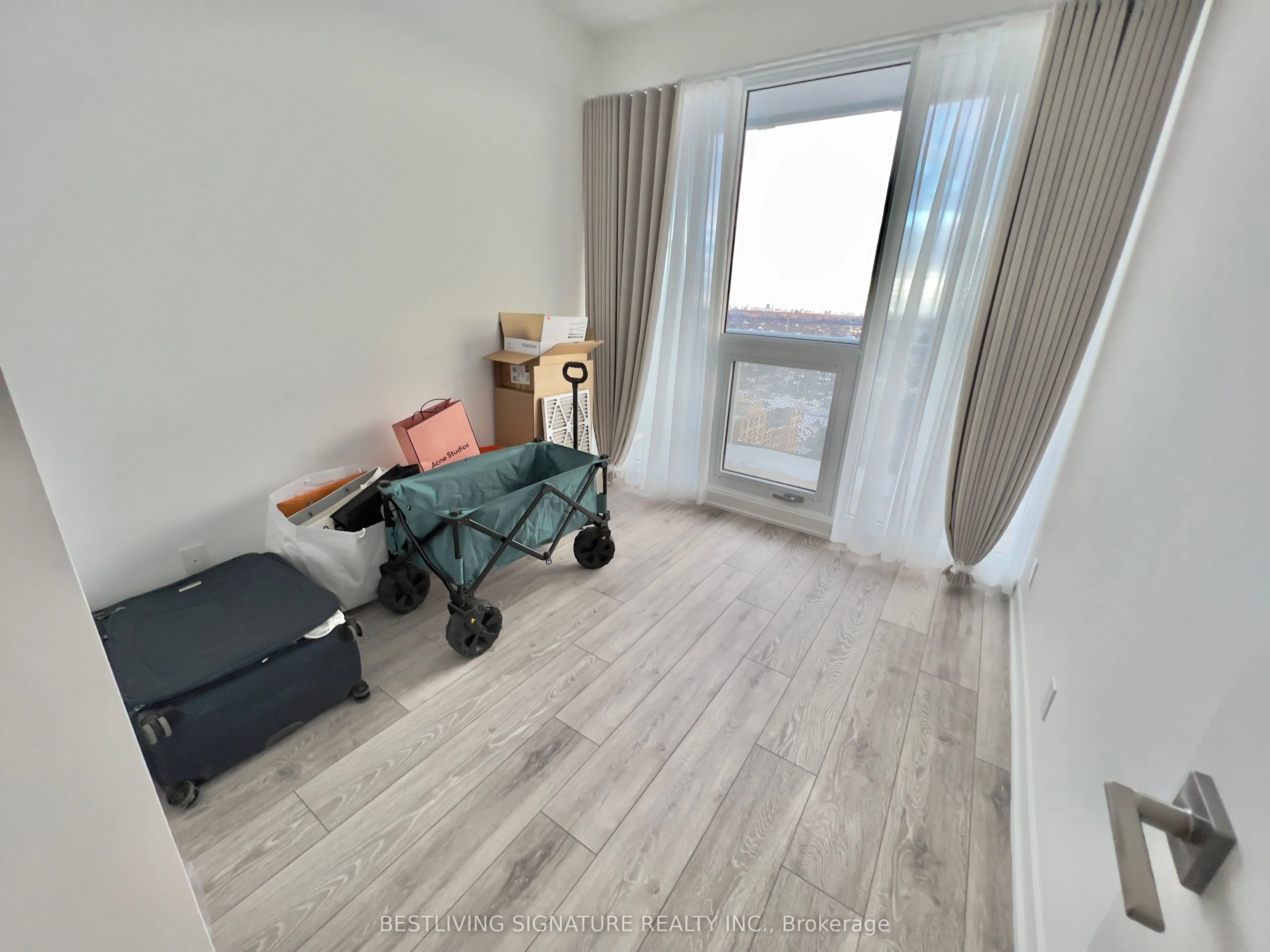 15 Holmes Avenue, #2902