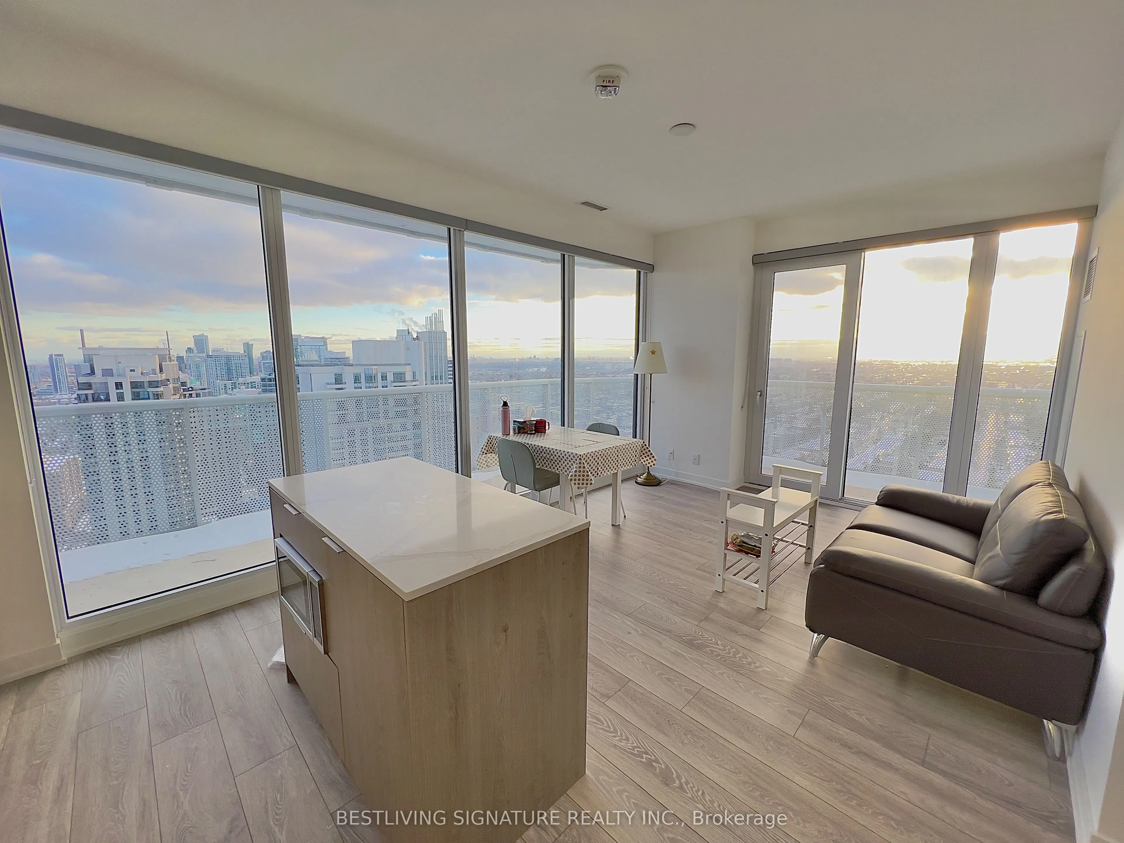 15 Holmes Avenue, #2902