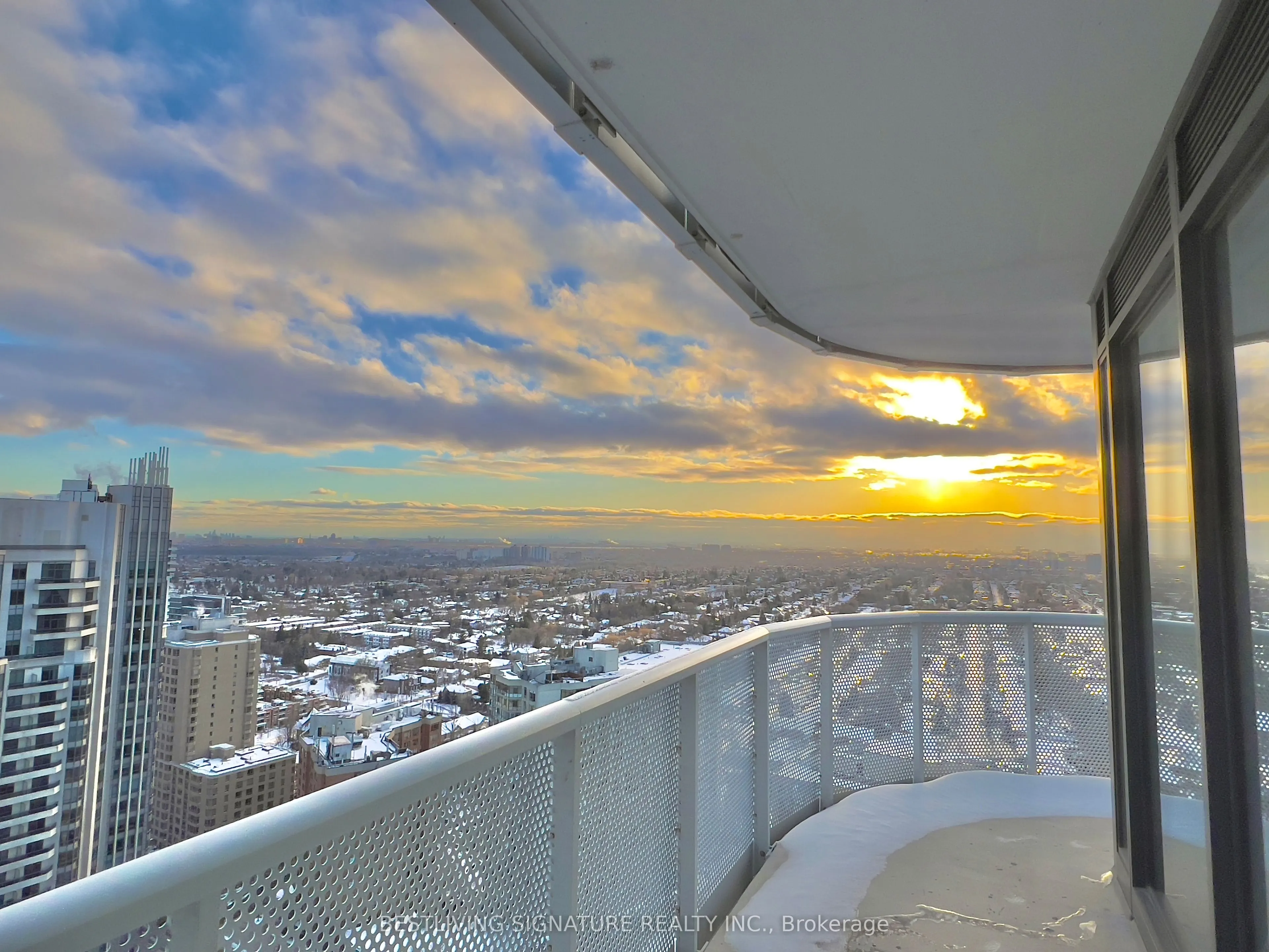 15 Holmes Avenue, #2902