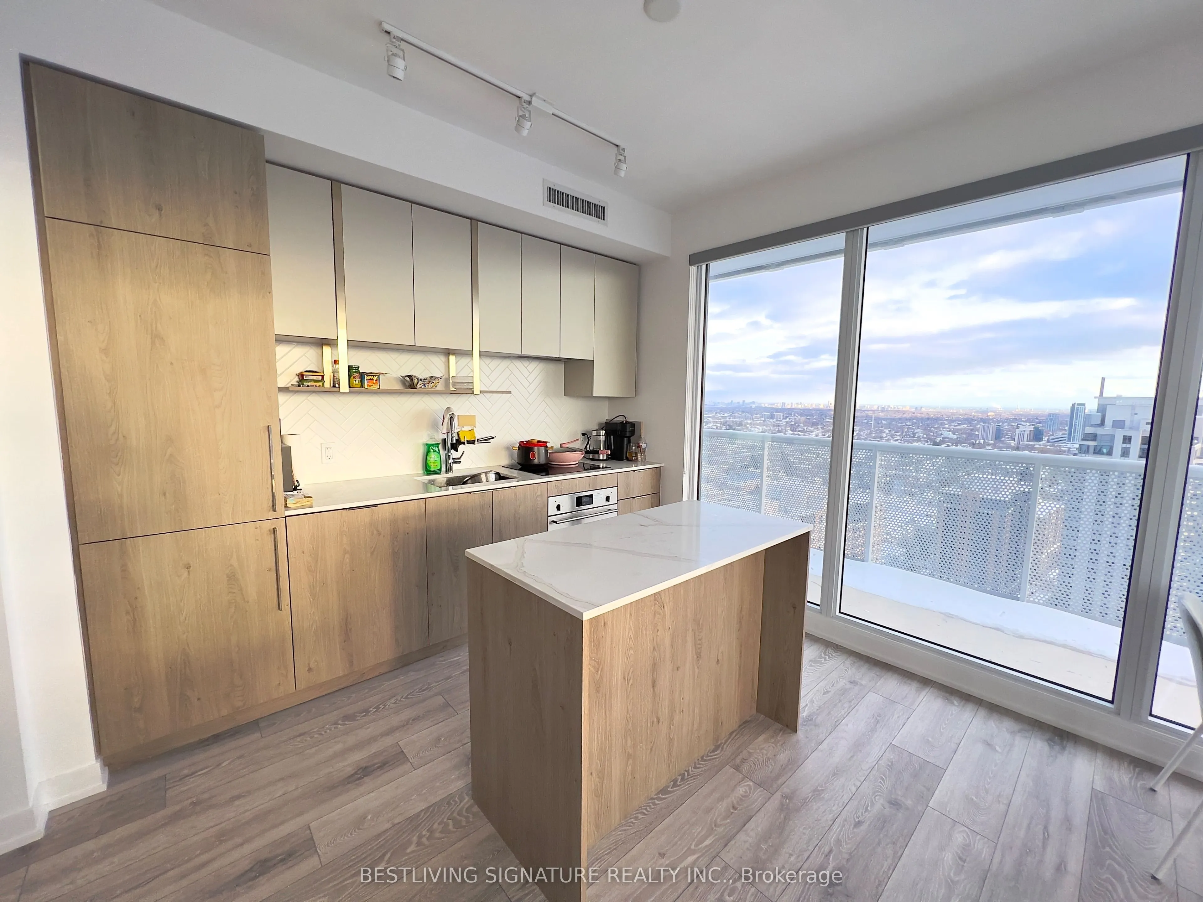 15 Holmes Avenue, #2902