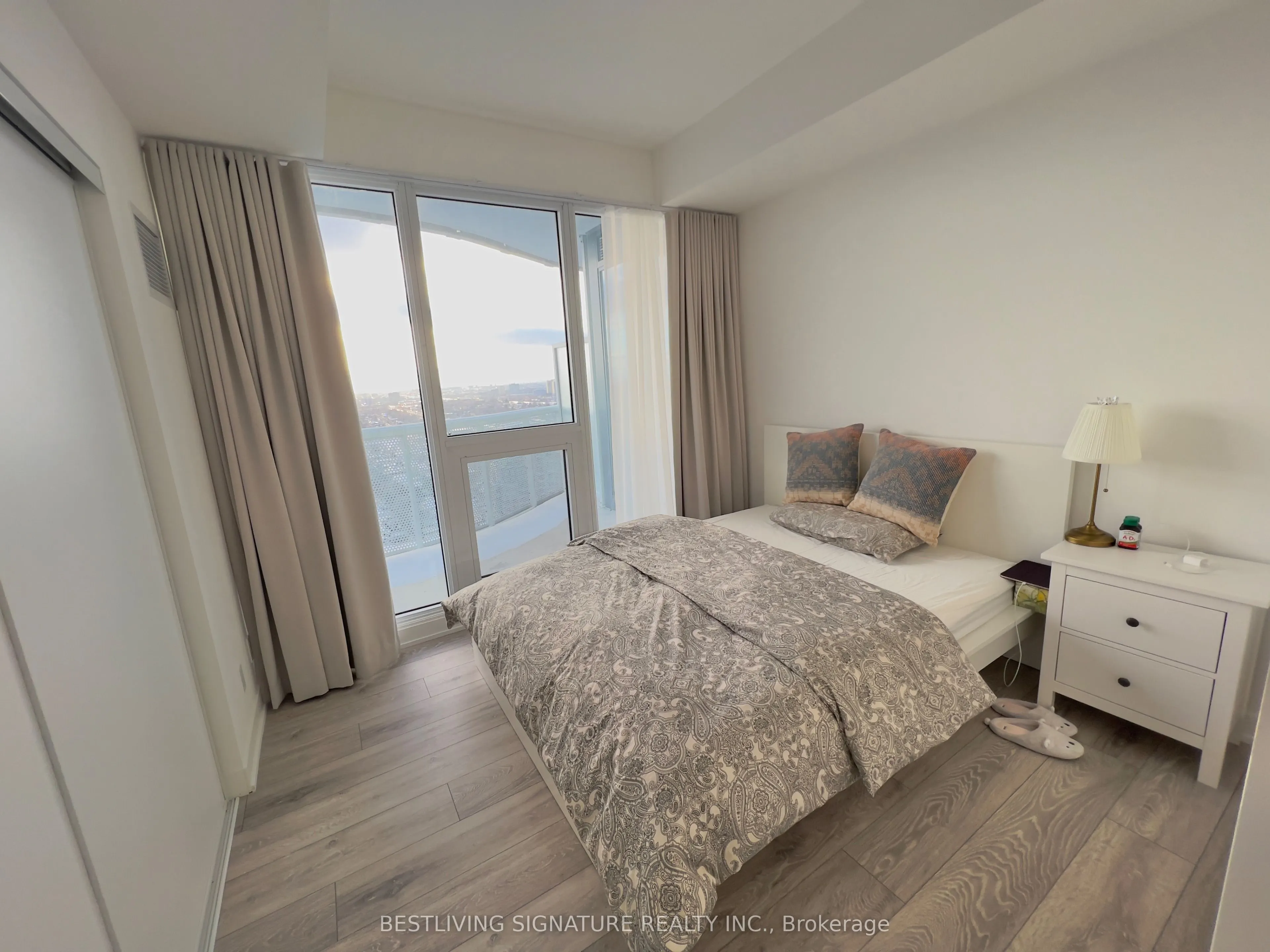 15 Holmes Avenue, #2902